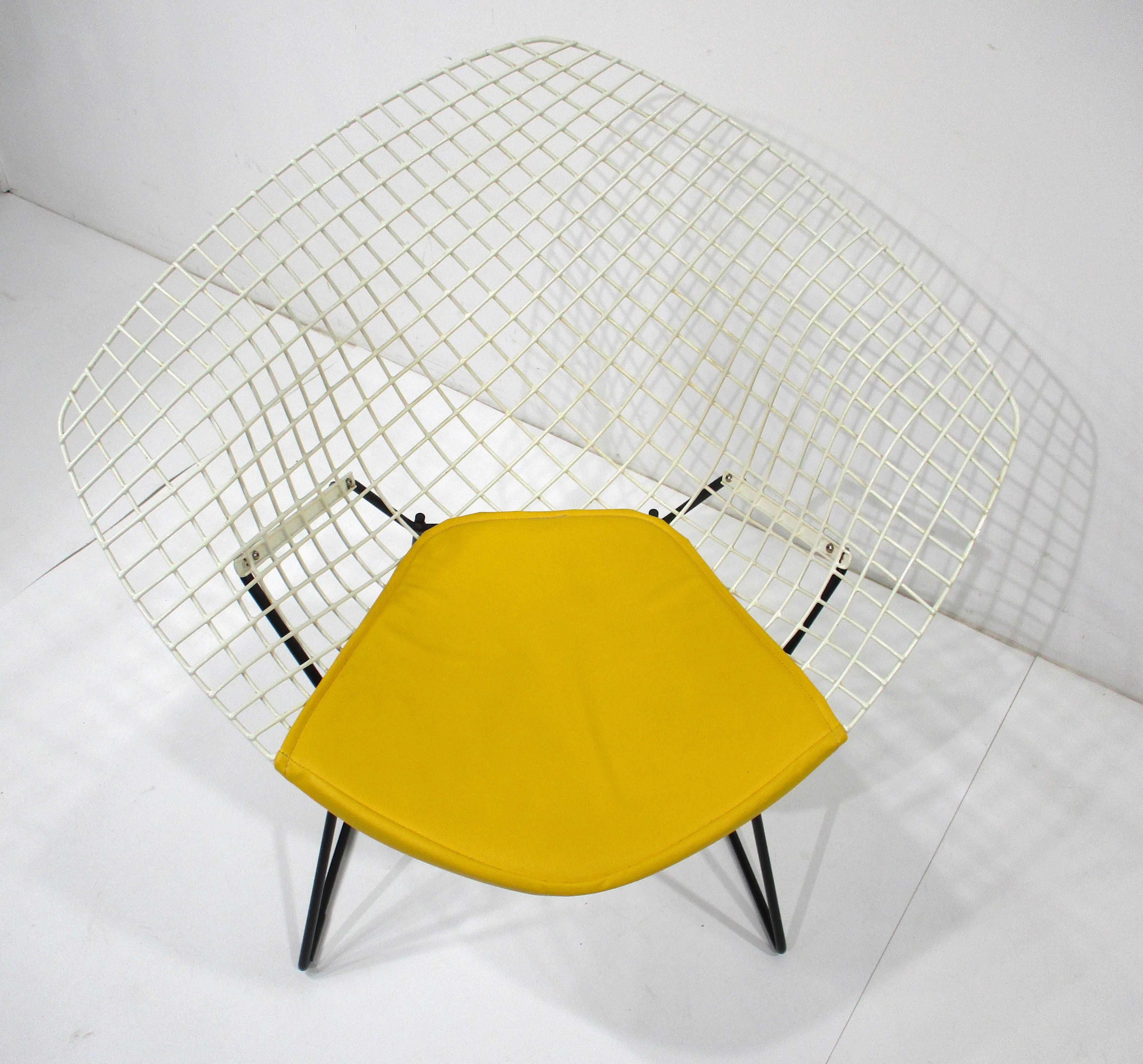 Harry Bertoia White Wire Diamond Lounge Chair for Knoll (A) For Sale 1