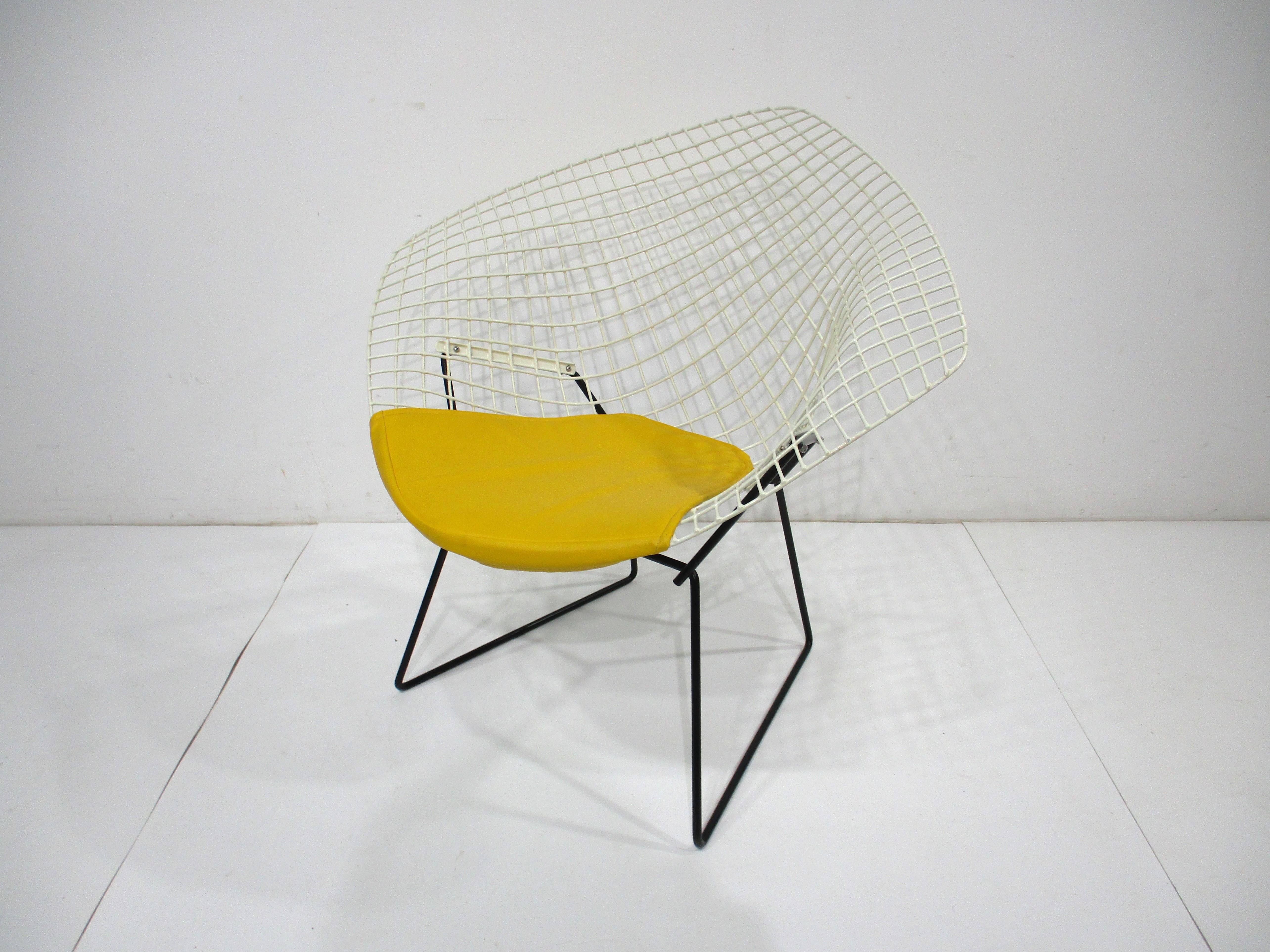 Harry Bertoia White Wire Diamond Lounge Chair for Knoll (B) For Sale 2