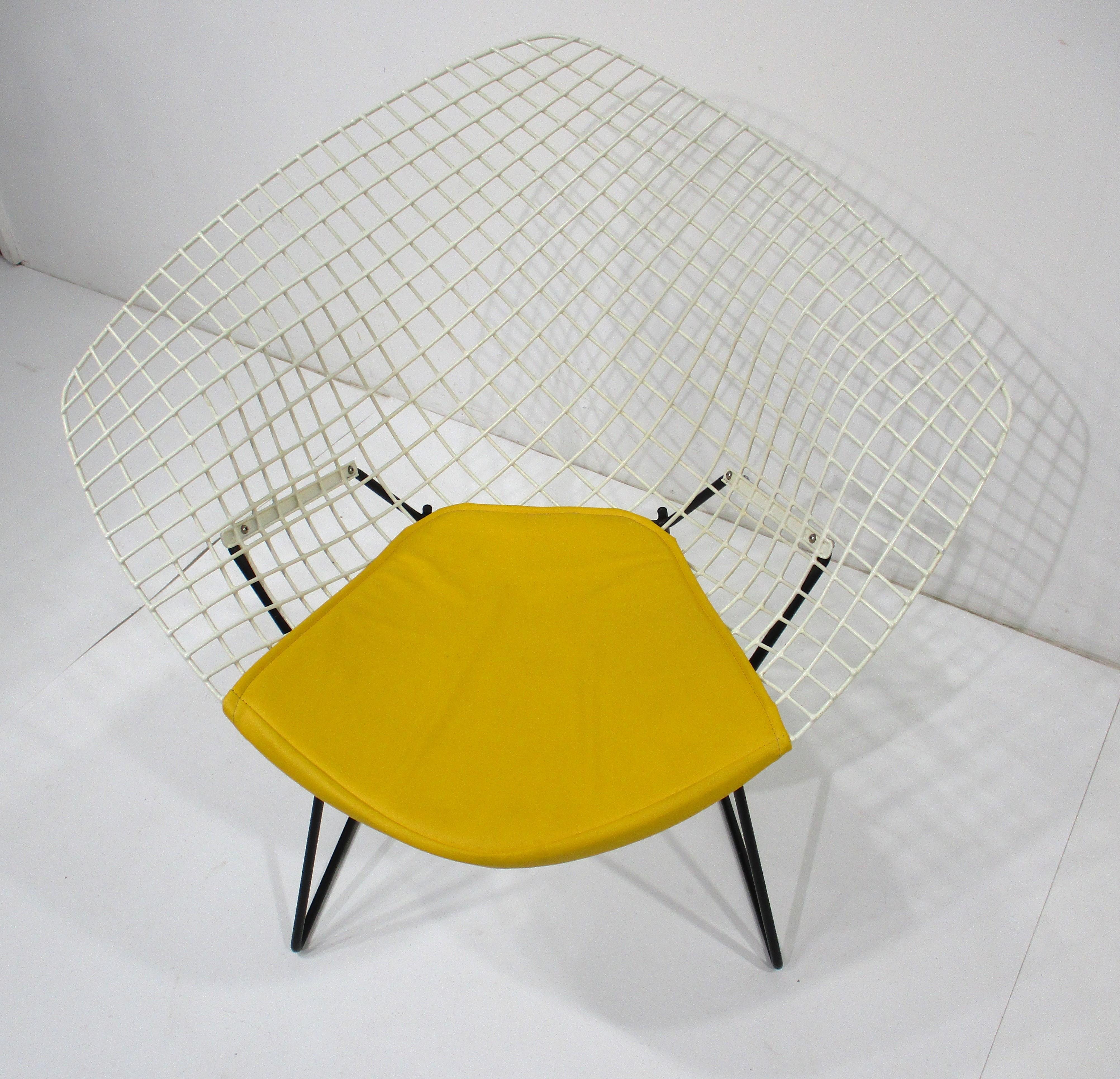 Steel Harry Bertoia White Wire Diamond Lounge Chair for Knoll (B) For Sale