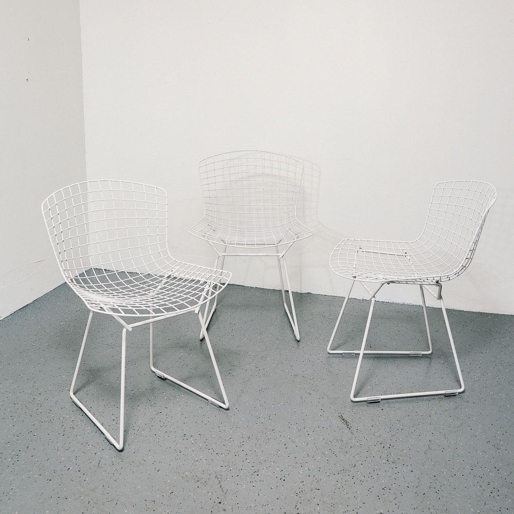 A Classic design by Harry Bertoia for Knoll.

White coated metal wire frame. Suitable for indoor or outdoor.