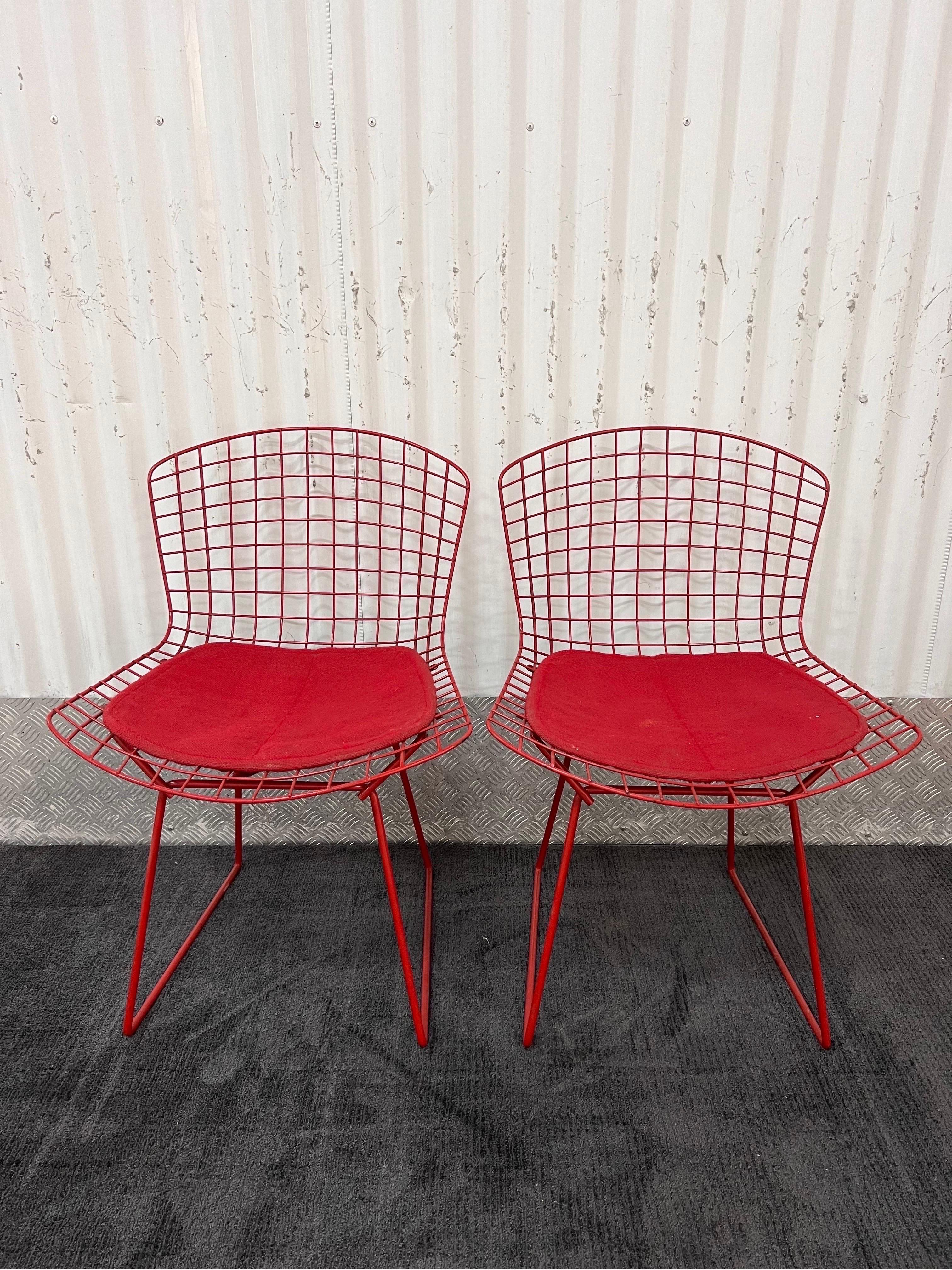 Pair of red enameled wire side chairs by Harry Bertoia and produced by Forma Brazil for Knoll, 1980s.