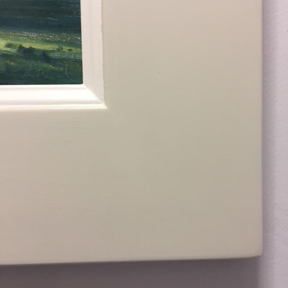Acque illuminate dal sole, dipinto originale di un paesaggio britannico contemporaneo - Landscape Painting Grigio di Harry Brioche