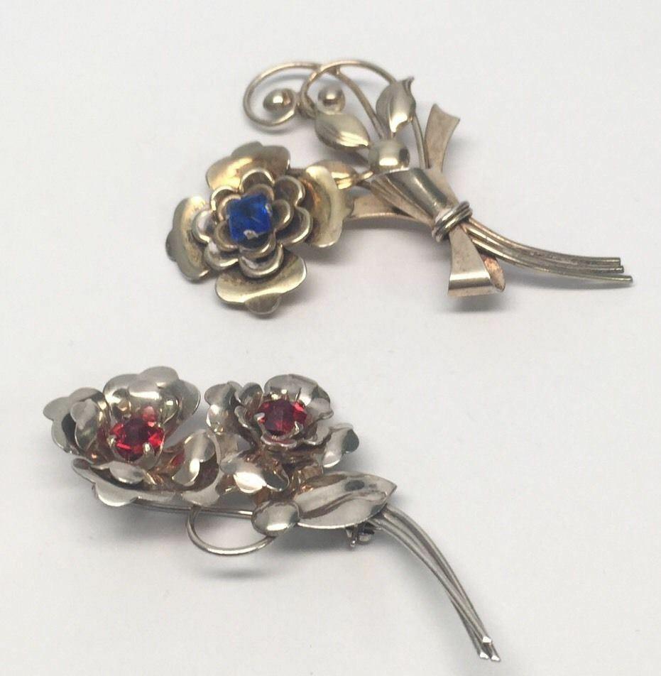 Women's Harry Iskin 1940s Sterling Silver Pair of Flower Brooches / Pins