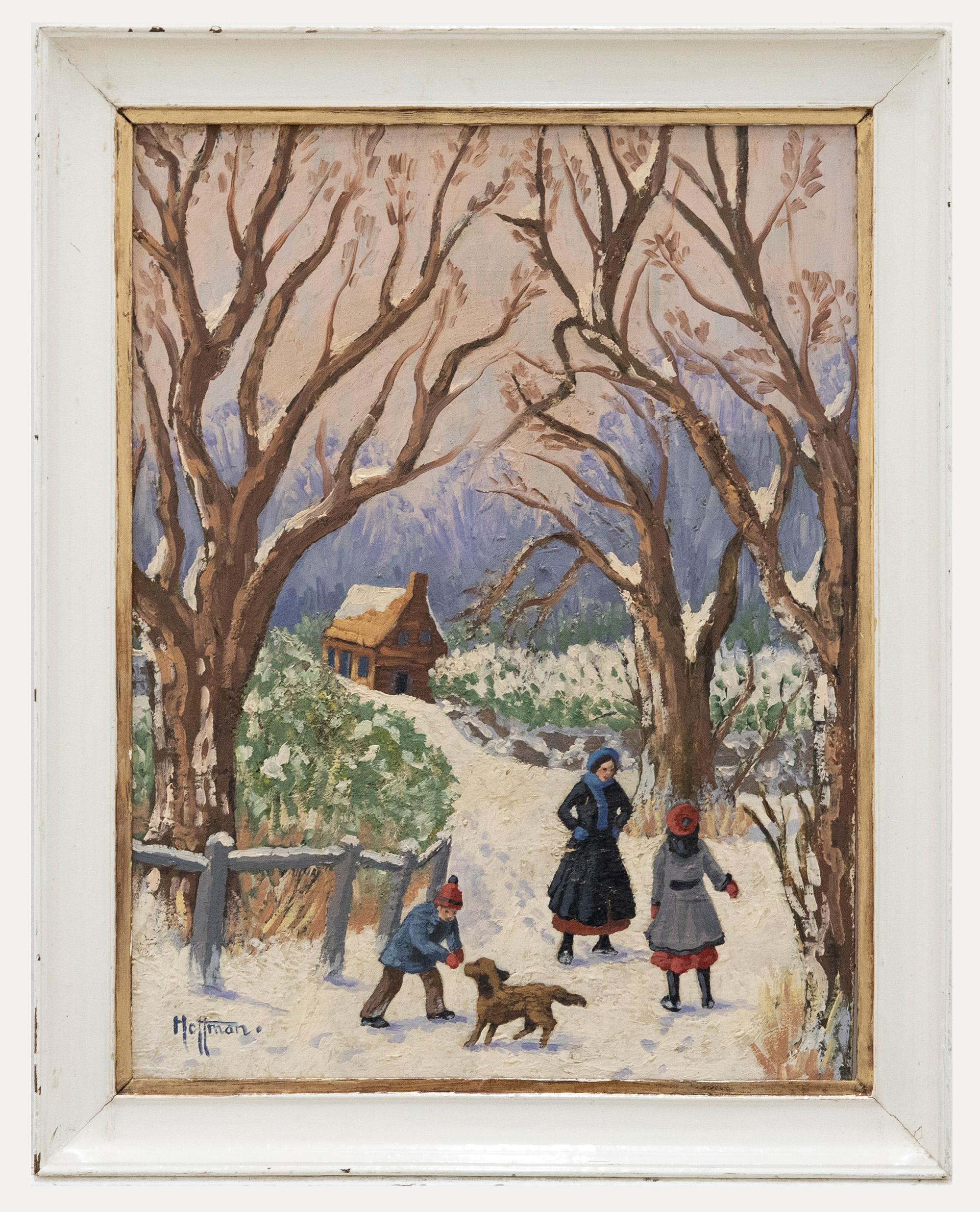 Charmante scène à l'huile du début du 20e siècle montrant une mère et deux enfants jouant dans la neige avec leur chien, avec une petite maison en bois au loin. L'artiste a signé dans le coin inférieur gauche et le tableau a été présenté dans un