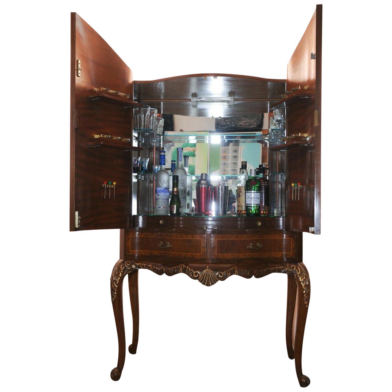 Exquisite Harry & Lou Epstein British custom made marquetry cocktail cabinet. To reveal mirrored interior drinks bar

Custom made piece by the famed London cabinet makers - 

Epstein furniture was originally founded in East London by Polish