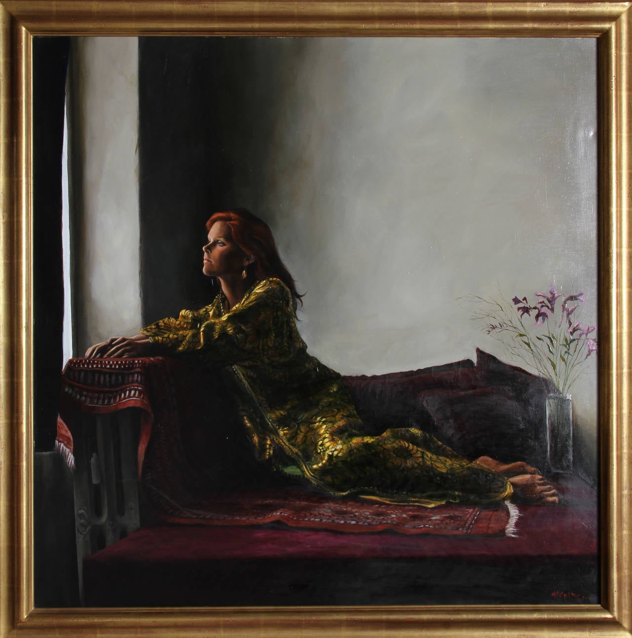Harry McCormick Interior Painting – Frau in gelbem Kleid