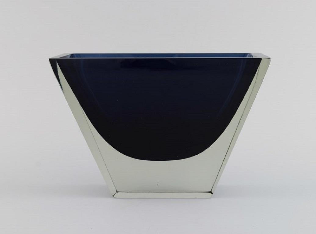 Scandinave moderne Harry Moilanen '1931-1991' pour Nuutajrvi Notsj, Vase en verre d'art en vente