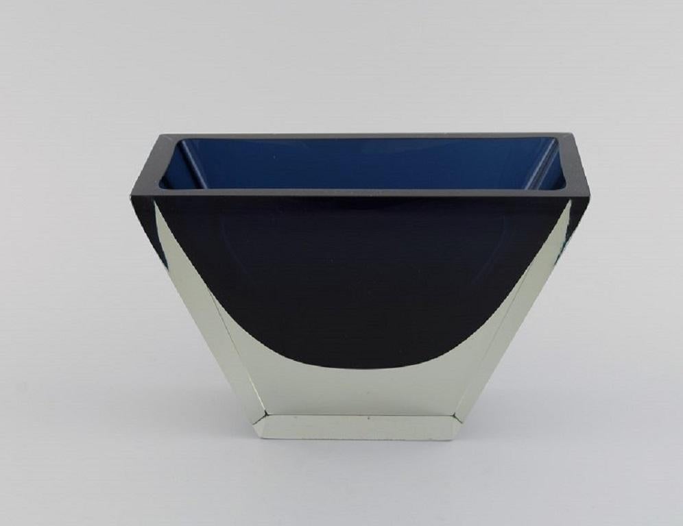 Harry Moilanen '1931-1991' for Nuutajärvi Notsjö, Vase in Art Glass In Excellent Condition For Sale In Copenhagen, DK