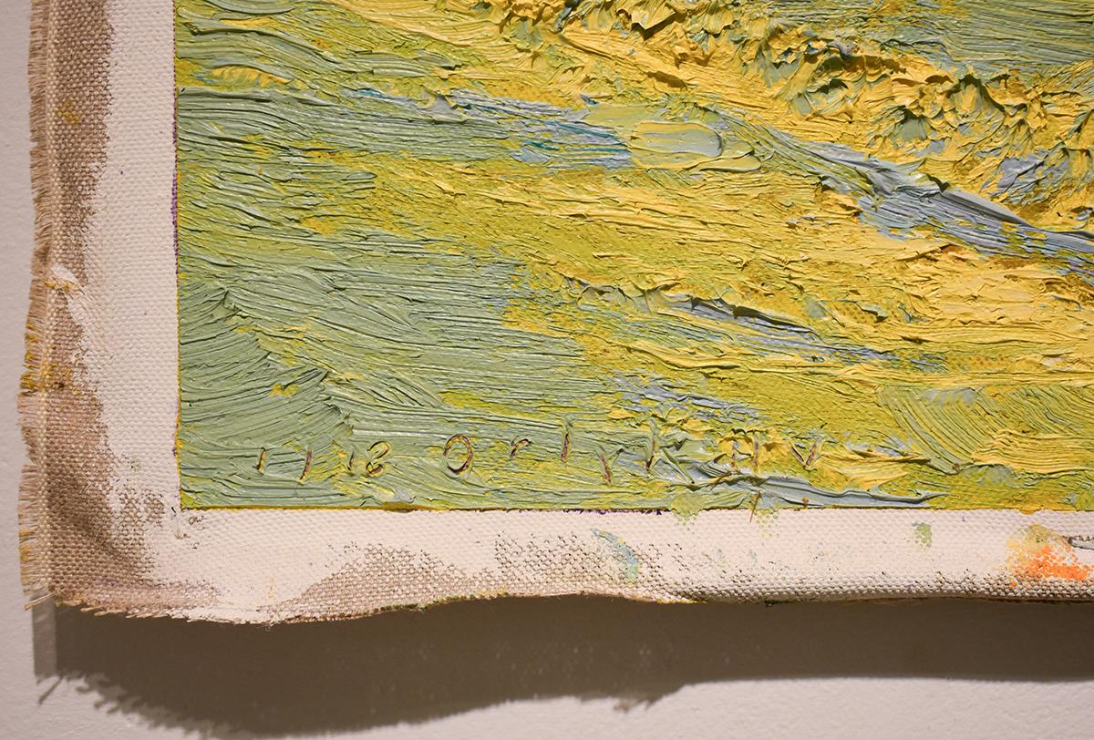 Paisaje impresionista en plein air pintado al óleo sobre lino con una brillante paleta amarilla de una granja rural durante un atardecer invernal
#5540 Año Nuevo, con luz tardía, 2018
14 x 17,5 pulgadas  
óleo sobre lino montado sobre tabla de