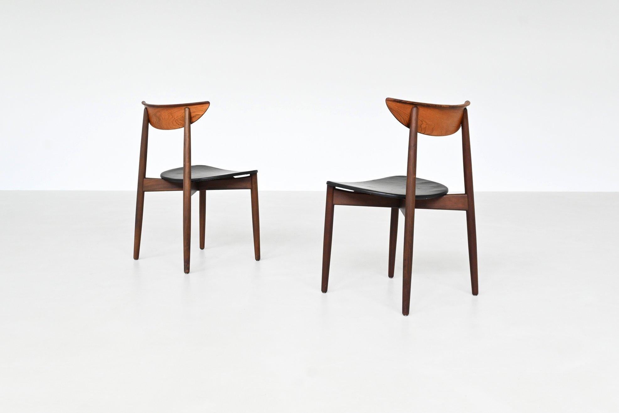 Harry Ostergaard pair of dining chairs rosewood Randers Denmark 1960 Cuero en venta