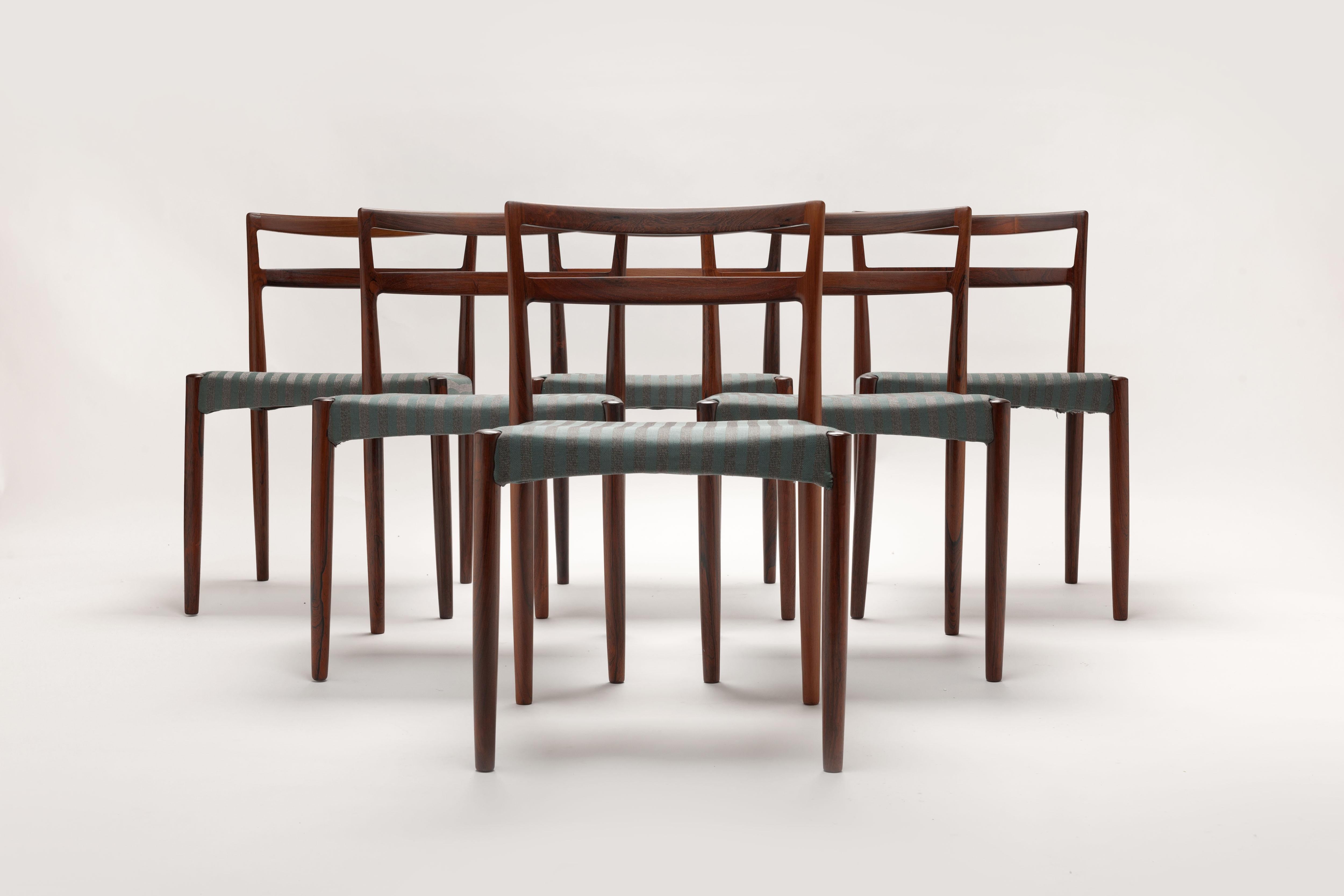 Chaises de salle à manger danoises en bois de rose Harry Ostergaard, avec nouveau tissu d'ameublement en vente 1