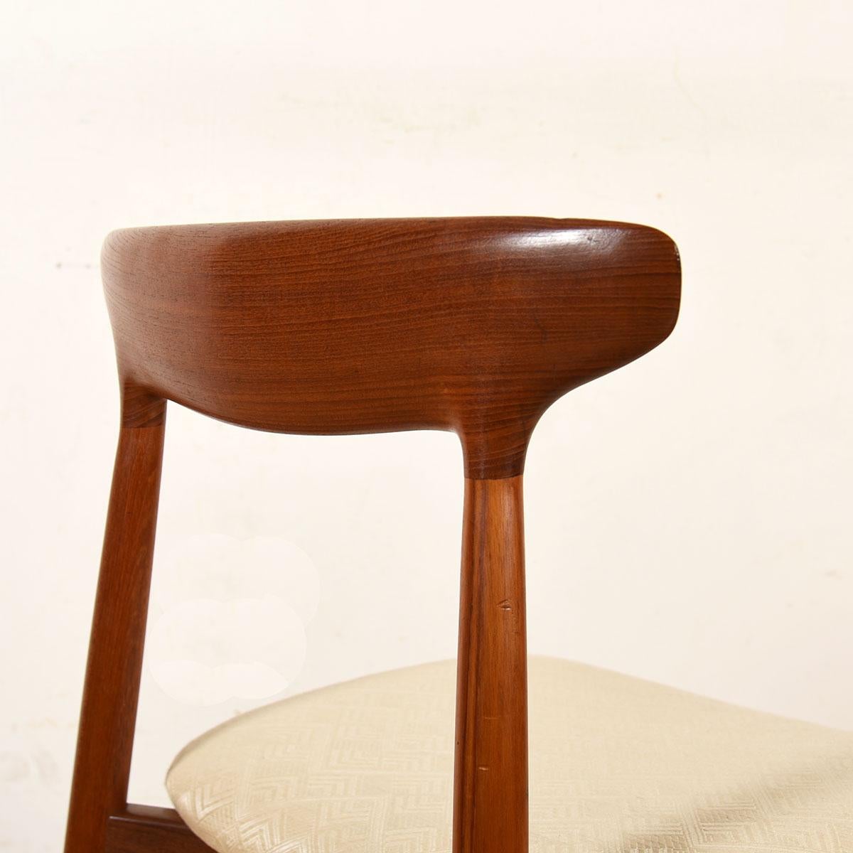 20th Century Harry Ostergaard Set of 8 (2 Arm + 6 Side) Danish Teak Dining Chairs for Randers For Sale