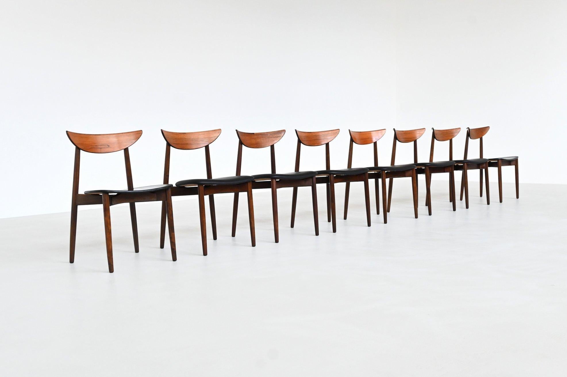 Magnifique ensemble de huit chaises de salle à manger conçu par Harry Østergaard pour Randers Møbelfabrik, Danemark, 1960. Ces chaises sculpturales reflètent le meilleur du design moderne danois, avec des silhouettes raffinées et une menuiserie