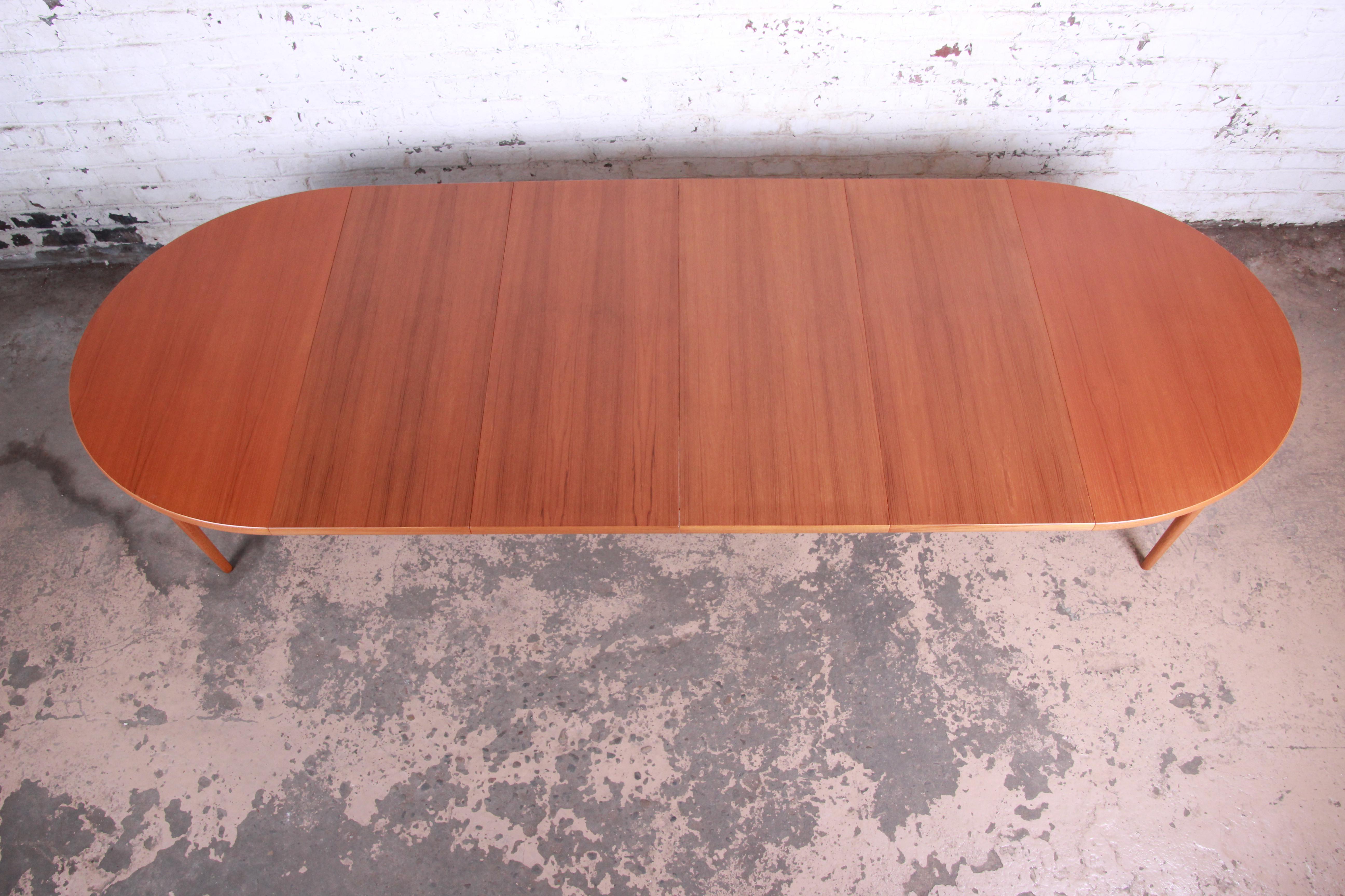 Harry Østergaard for Moreddi Swedish Modern Teak Dining Table, Newly Refinished In Good Condition In South Bend, IN