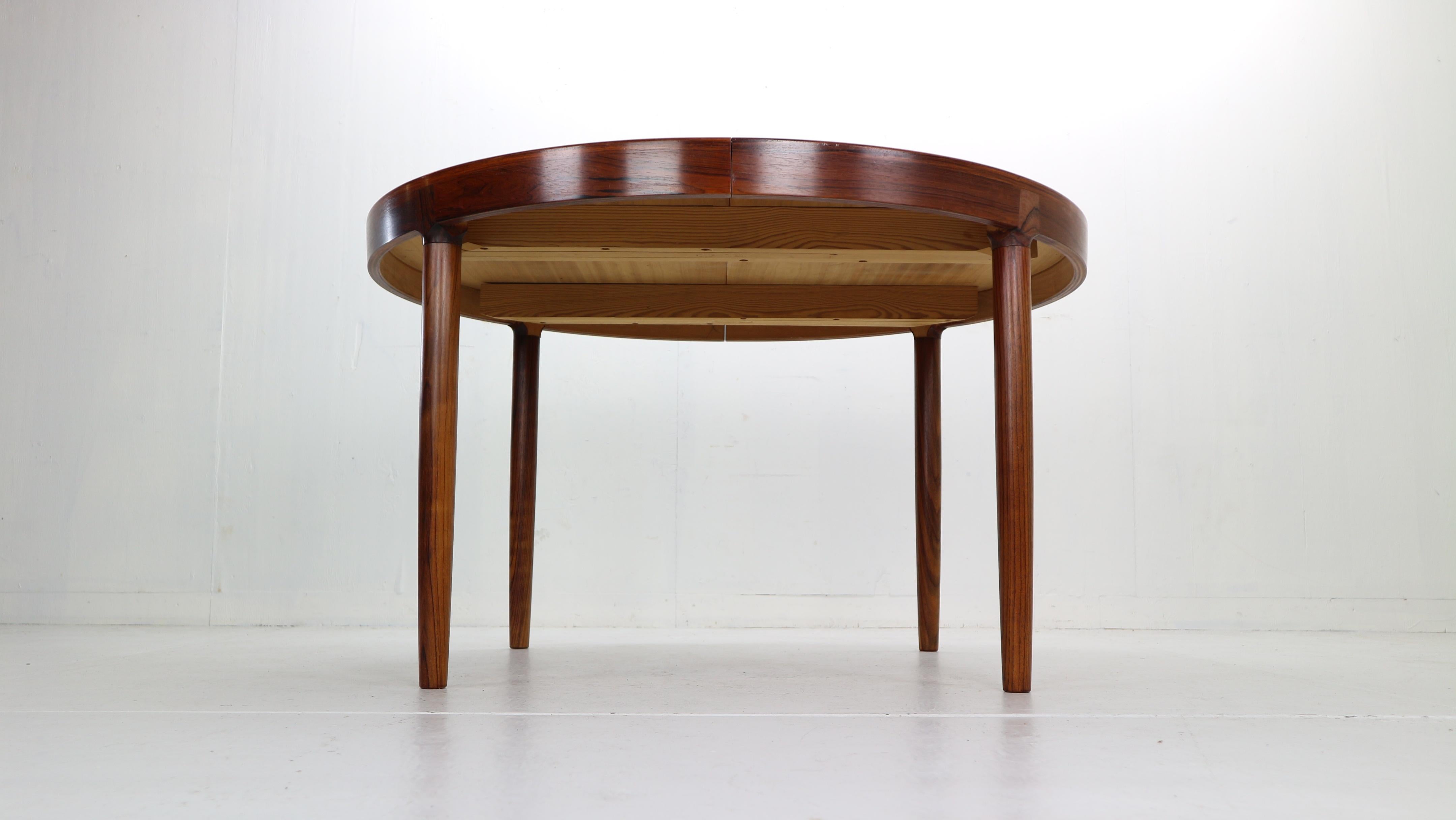 Scandinavian Modern Harry Østergaard for Randers Møbelfabrik Danish Extendable Round Dinning Table