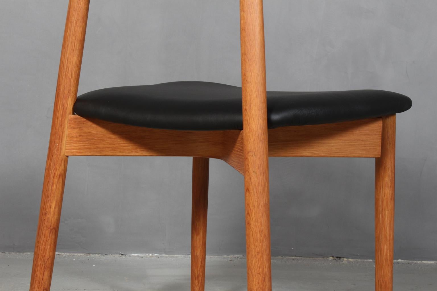 Harry Østergaard, Four Chairs in Oak and Black Leather, 1970s 2