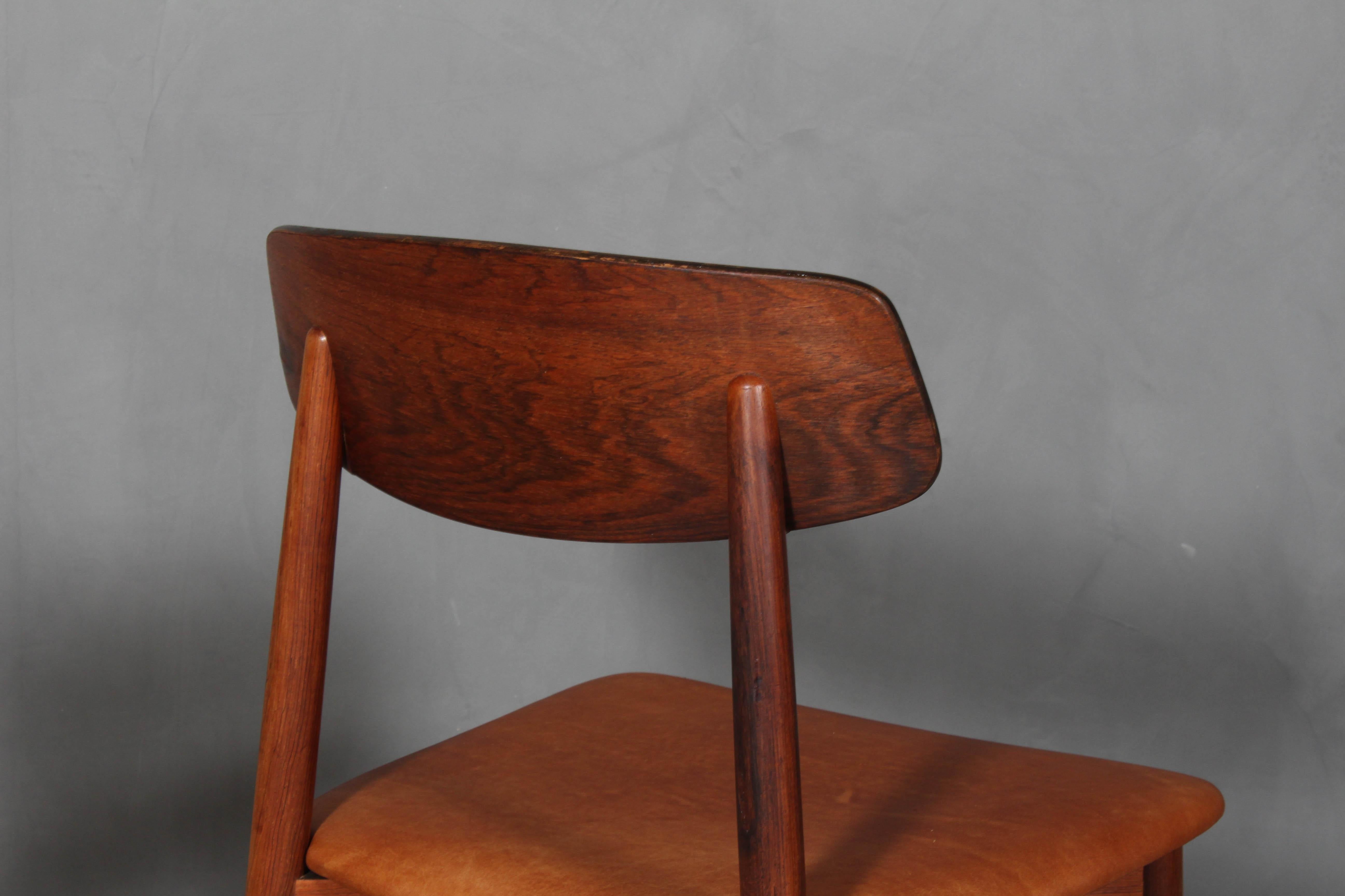Harry Østergaard, four Chairs in Rosewood and Tan Aniline Leather, 1970s (Mitte des 20. Jahrhunderts)