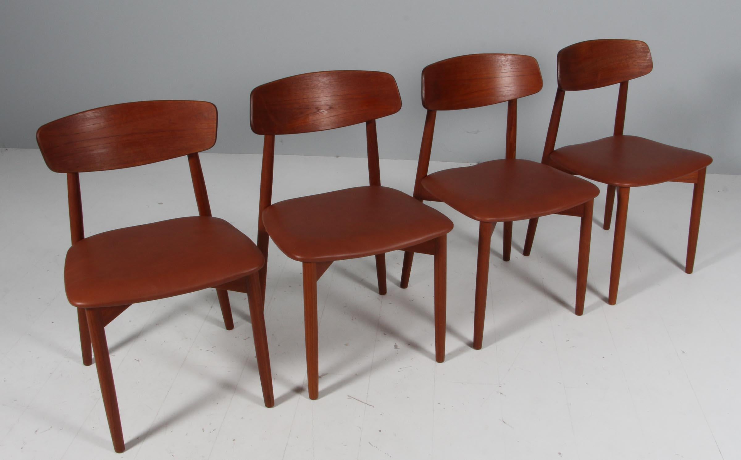 Harry Østergaard four dining chairs in teak.

New upholstered with tan aniline leather.

Made by Randers Møbelfabrik, 1970s.


 