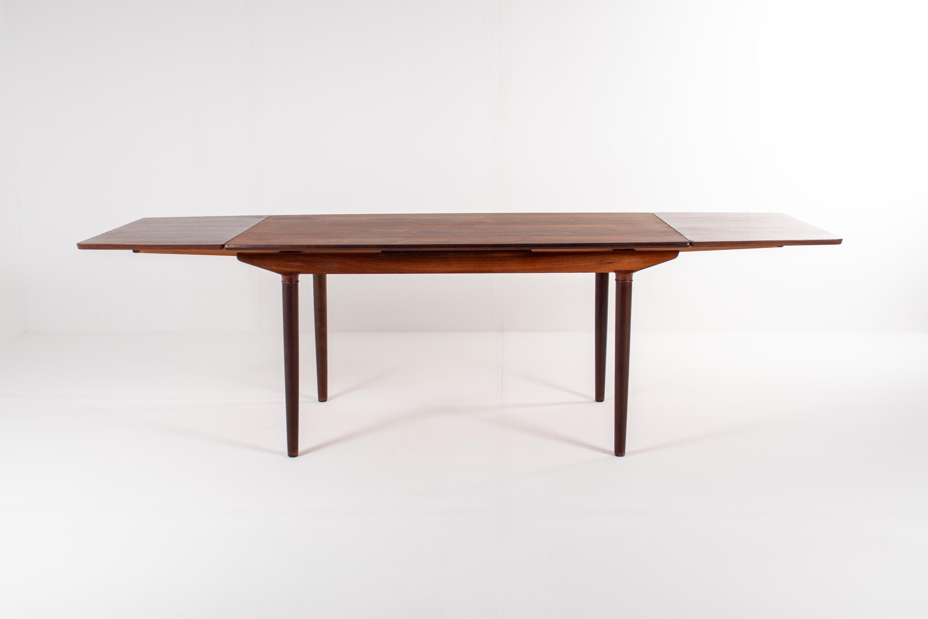 Harry Østergaard Rosewood Extendable Dining Table, 1960s en vente 4