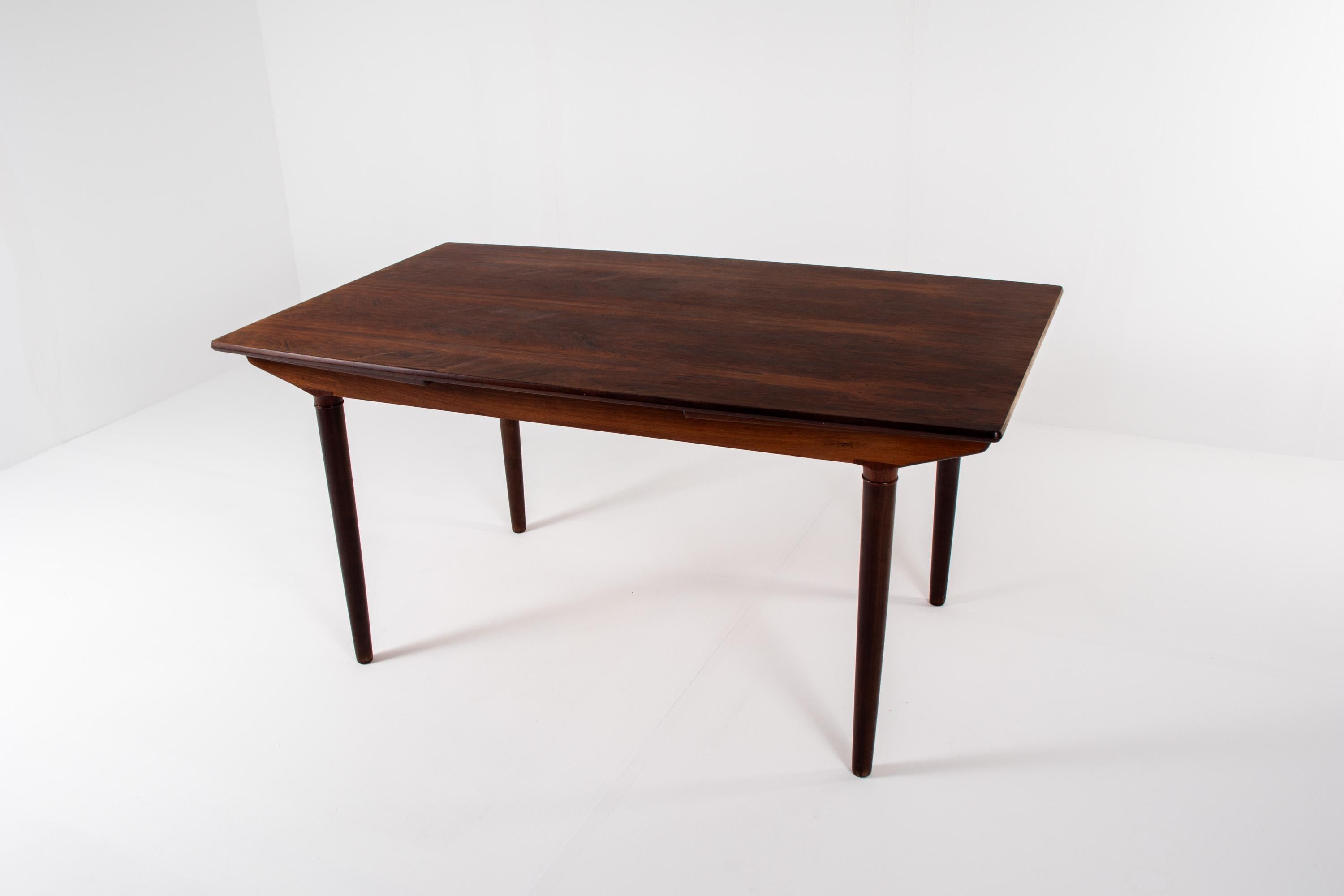 Harry Østergaard Rosewood Extendable Dining Table, 1960s en vente 1