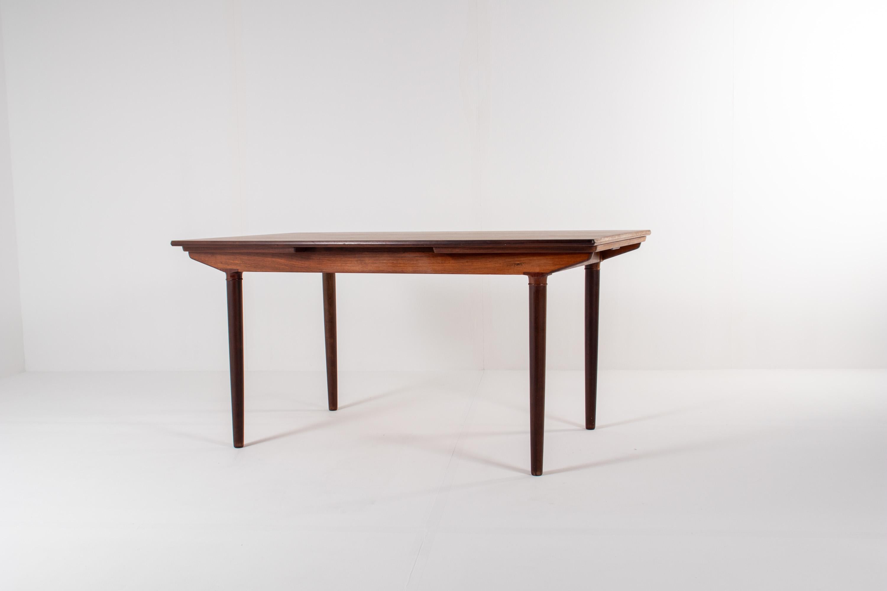 Harry Østergaard Rosewood Extendable Dining Table, 1960s en vente 2