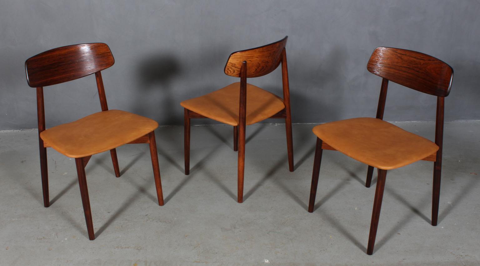 Harry Østergaard three dining chairs in rosewood.

New upholstered with Nubuck aniline leather.

Made by Randers Møbelfabrik, 1960s.



