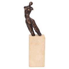 Harry Storms 1945-2023  Torso de bronce sobre pedestal 