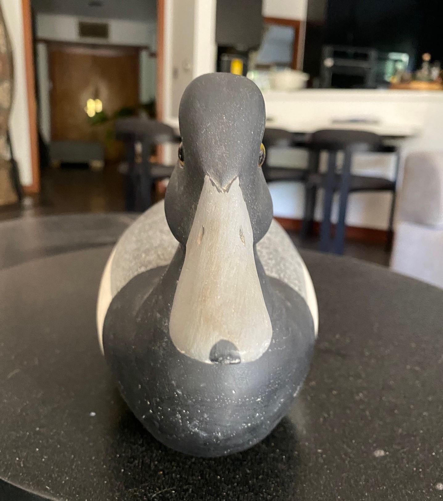 Harry V. Kürbis, signierte antike Vintage-Skulptur aus Holz, Entenmantel-Skulptur (20. Jahrhundert) im Angebot