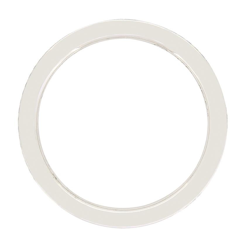 Dieser diamantene Ehering aus der 'Belle'-Kollektion von Harry Winston ist pure Eleganz. Der Ring ist mit insgesamt 0,13 Karat runden Brillanten besetzt, die sich um das gesamte Band ziehen. Alle Diamanten haben einen Farbgrad zwischen D und F und