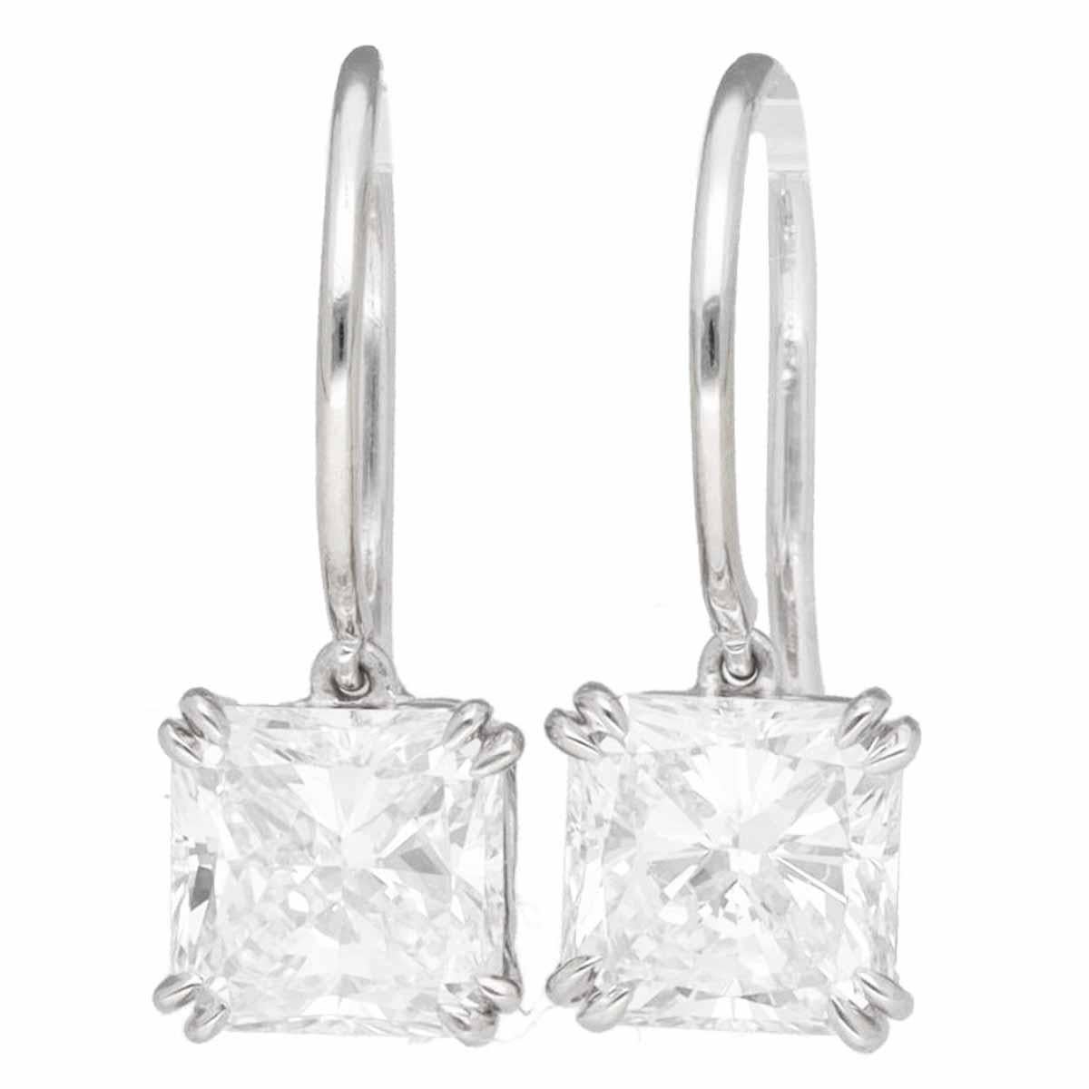 Brand:HARRY WINSTON
Name:Solitaire Square Cut studs Earring
Material:2P Diamond (1.01ct F-VS1 / 1.03ct F-VS1), Pt950 Platinum
Weight:2.1g（Approx)
Size:1.01ct 5.65-5.57×3.79mm、
        1.03ct 5.65×5.61×3.90mm
Comes with:Harry Winston Box, Case,
     