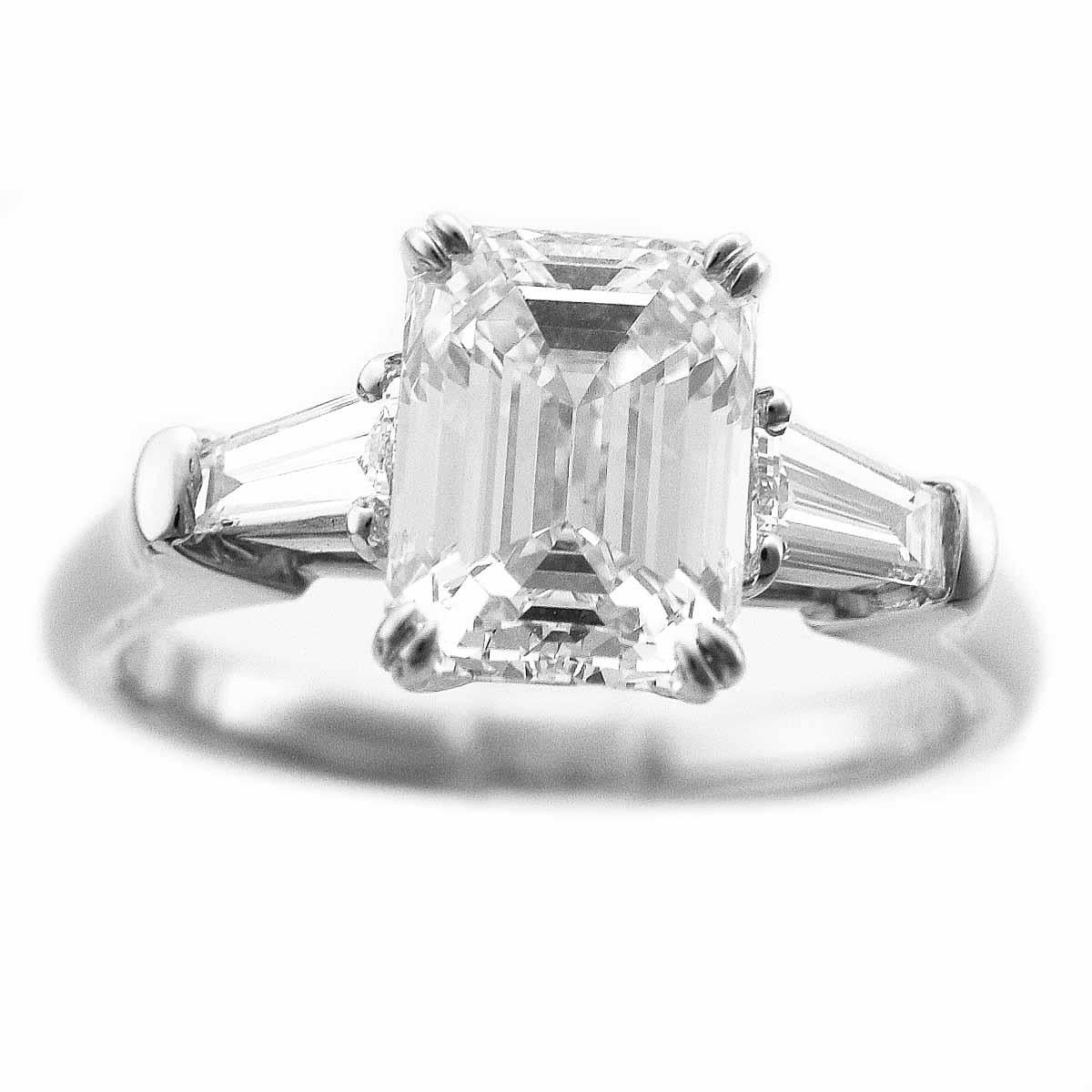 Brand:HARRY WINSTON
Name:Emerald cut classic ring
Material:1P emerald cut diamond (1.77ct E-VVS2),
              2P tapered baguette cut diamond, PT950 platinum
Weight:4.4g（Approx)
Ring size(inch): British & Australian:H 1/2  /   US & Canada:4 / 