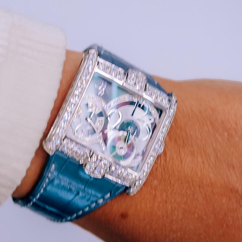 Modern Harry Winston 18K White Gold Avenue 350/LQTZW Quartz Diamond Dial Watch For Sale