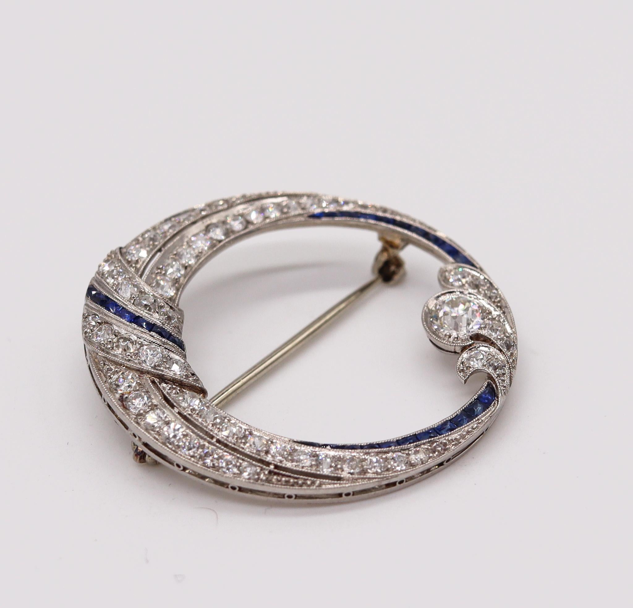 Taille vieille Europe Harry Winston Broche Art déco des années 1930 en platine avec diamants et saphirs de 4,33 carats en vente