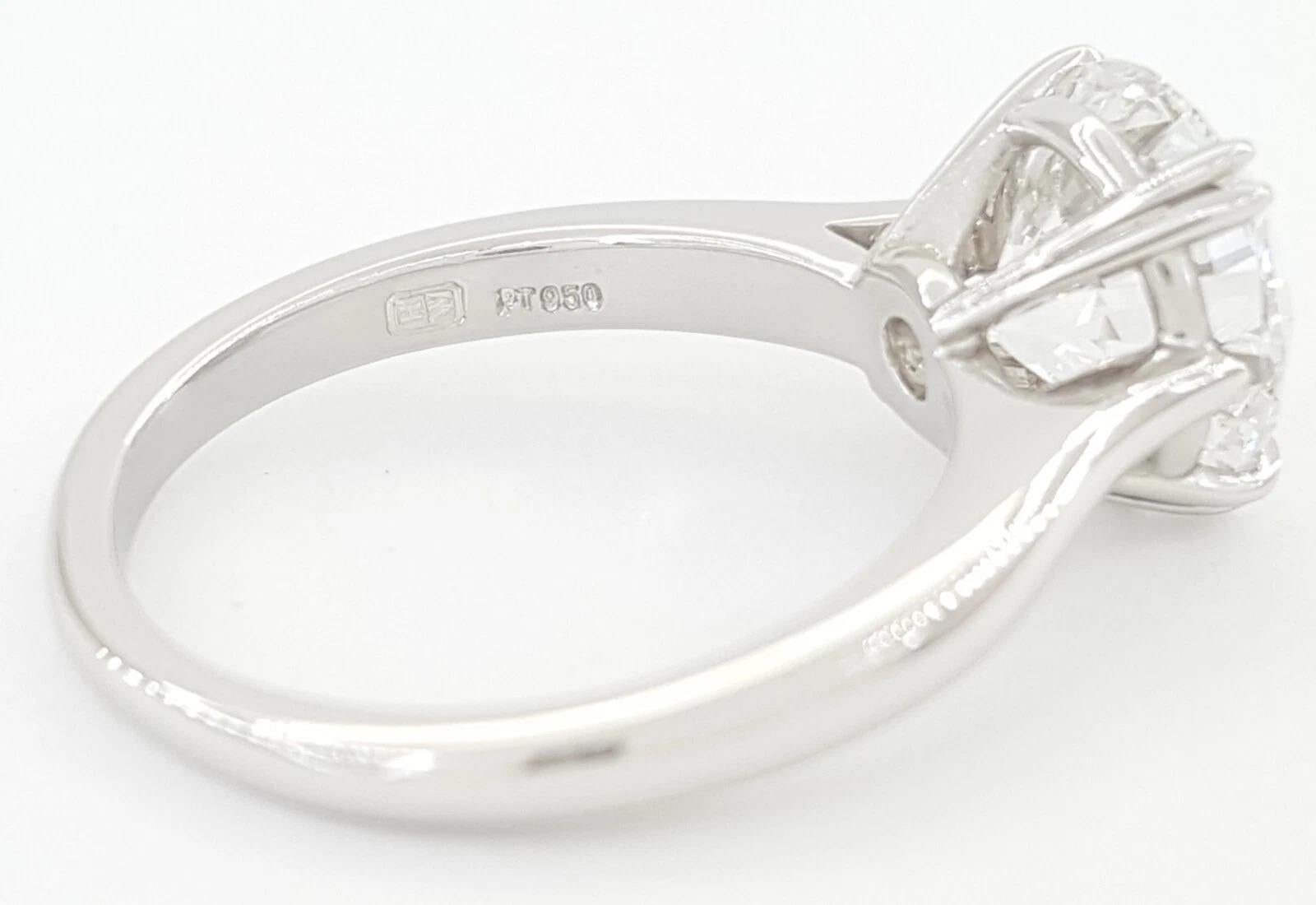 Round Cut Harry Winston 2.34 Carat Round Brilliant Diamond Platinum Engagement Ring For Sale