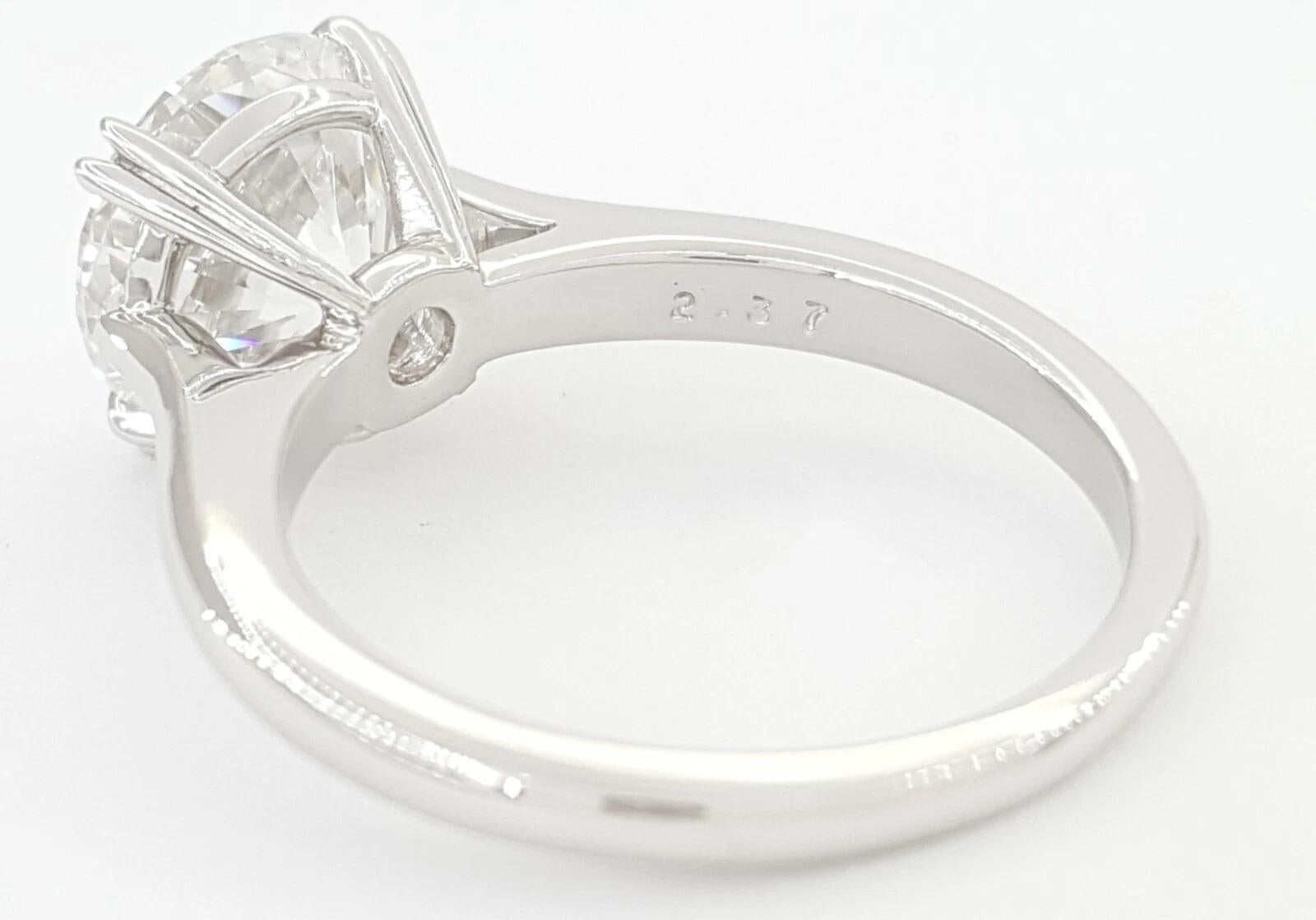 Women's or Men's Harry Winston 2.34 Carat Round Brilliant Diamond Platinum Engagement Ring For Sale