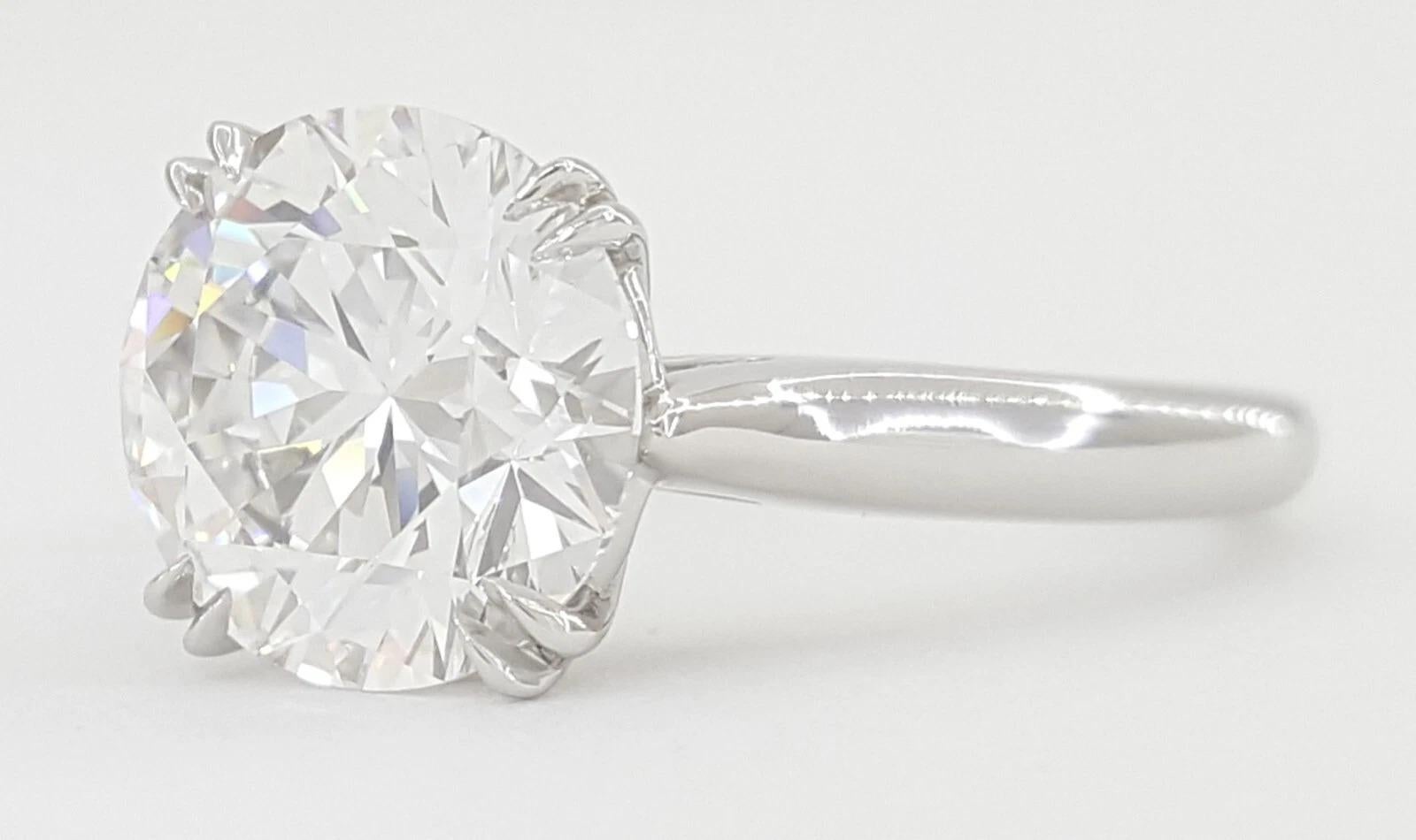 Harry Winston 2.34 Carat Round Brilliant Diamond Platinum Engagement Ring For Sale 1