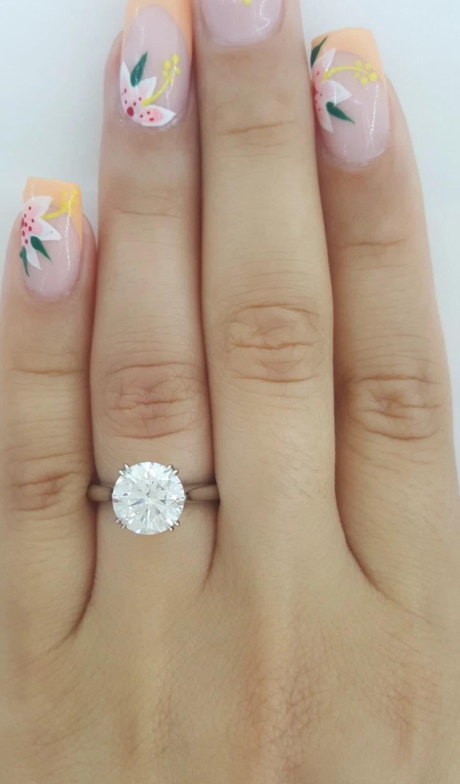 Harry Winston 2.34 Carat Round Brilliant Diamond Platinum Engagement Ring For Sale 2
