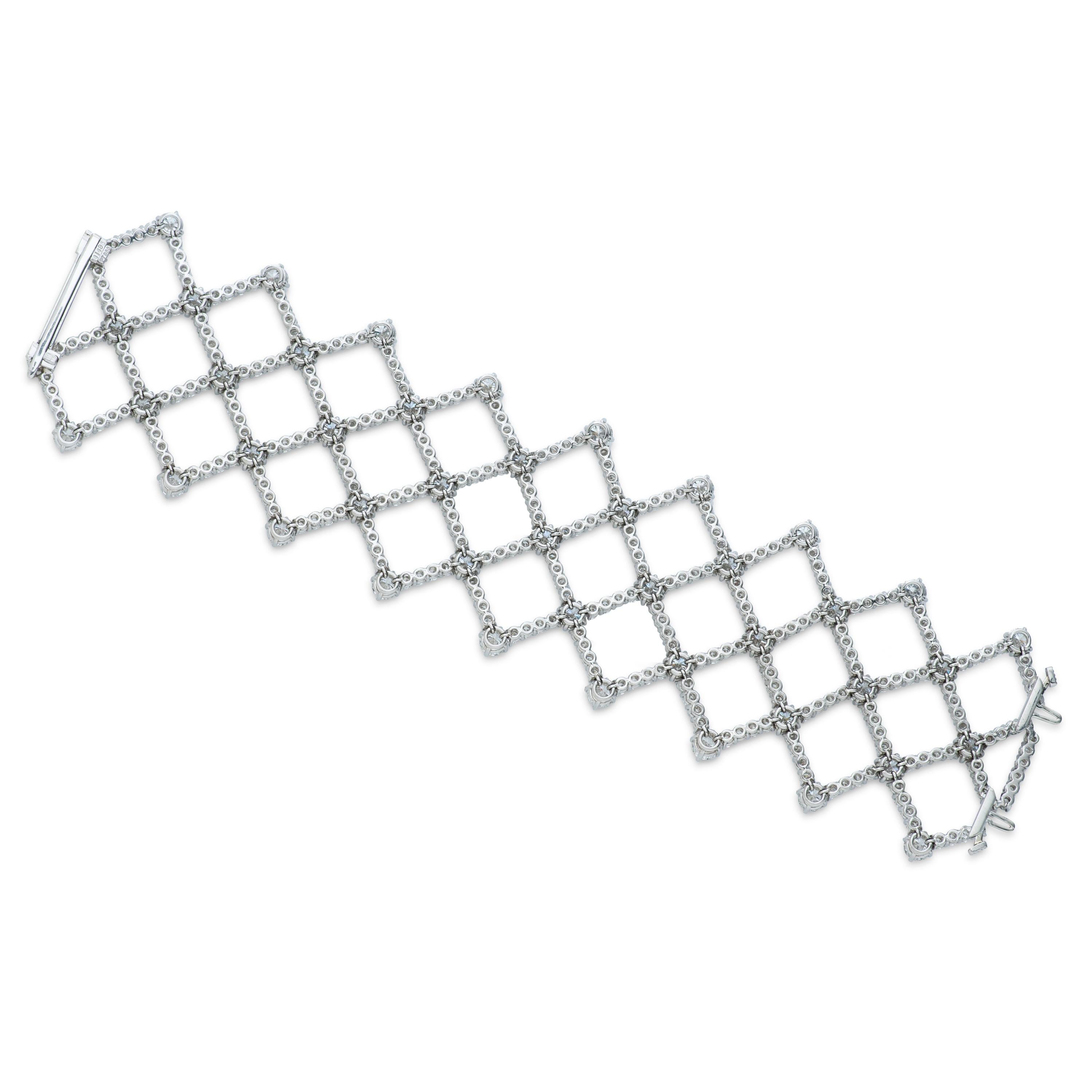 This vintage Harry Winston flexible lattice style bracelet features approximately 26.43 carats of round brilliant cut diamonds set in platinum.  The diamonds are estimated to be E-F color with VVS-VS clarity. 

6.75