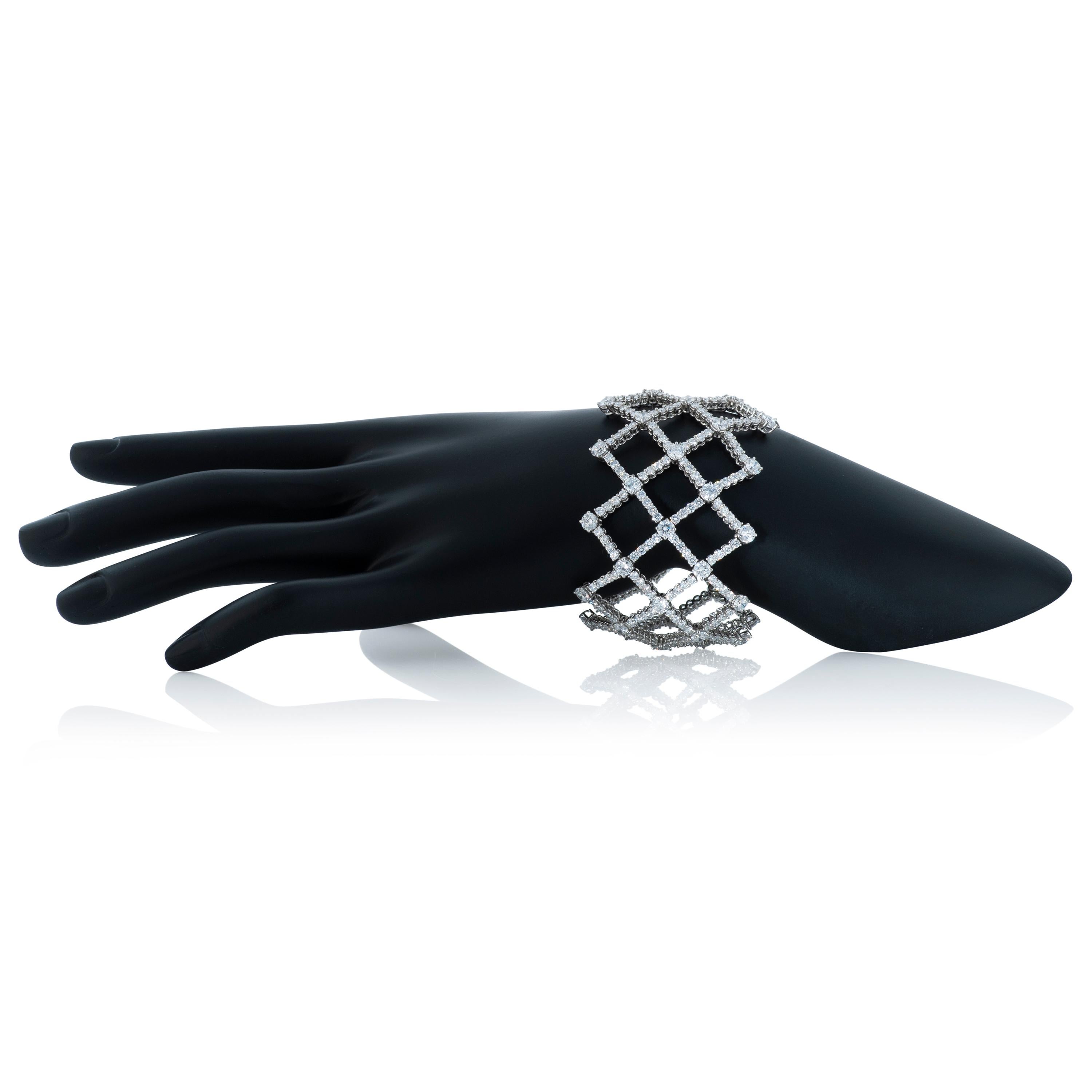 Taille ronde Harry Winston Bracelet vintage de style treillis en platine avec diamants ronds de 26,43 carats en vente