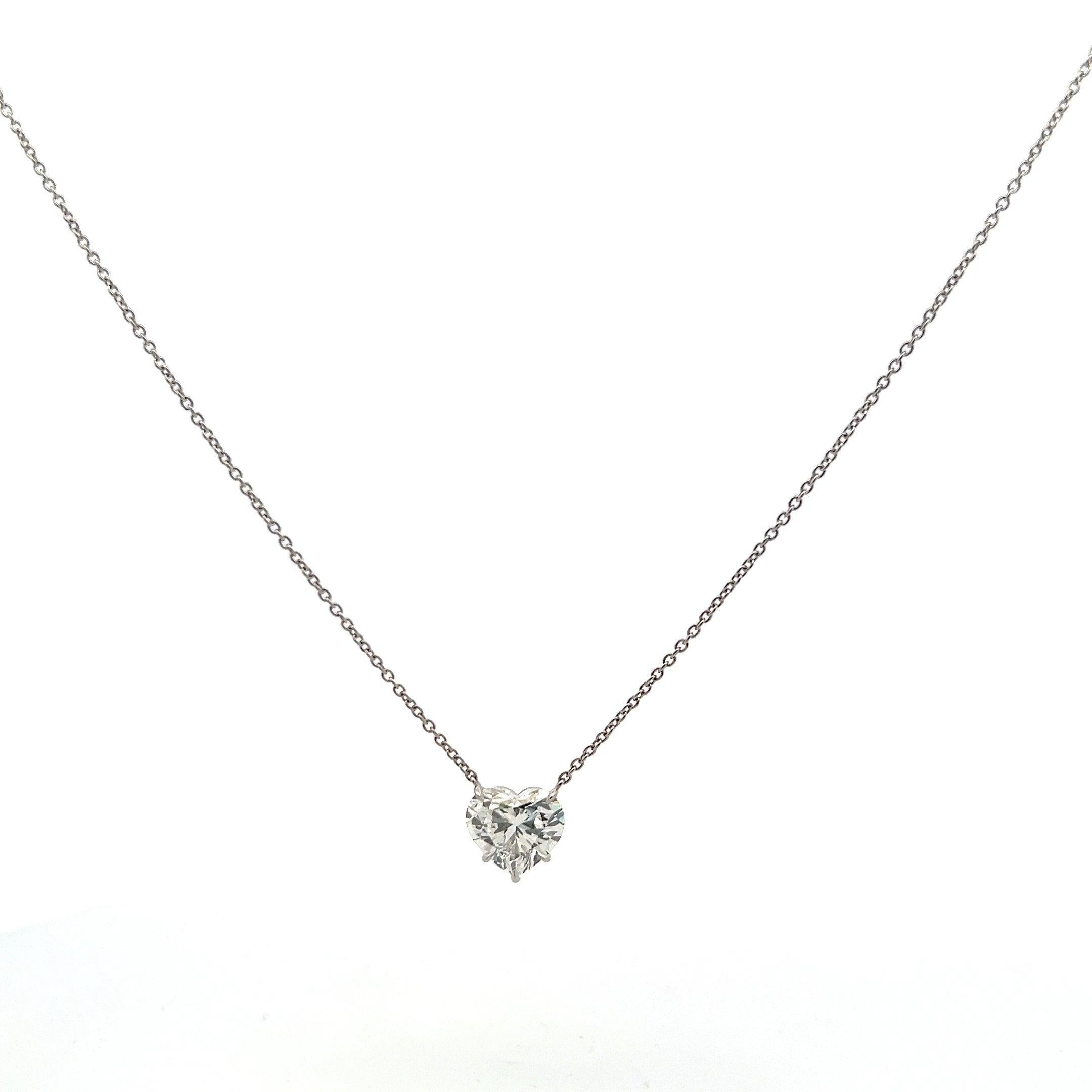 Progettista:
Harry Winston


Titolo:
Harry Winston Collana con ciondolo in platino con diamante D VS1 a forma di cuore da 3,63 carati


Stile:
Ciondolo


Metallo:
Platino


Gemma 1:
Diamante da 3.63 carati


Numero di