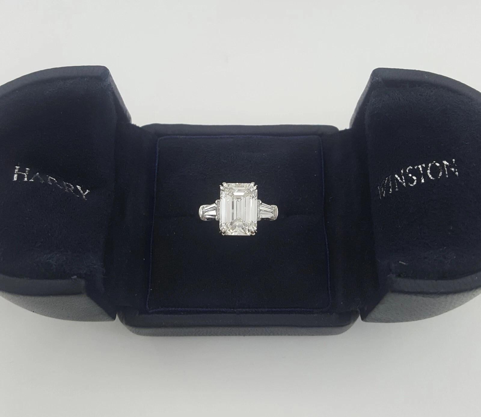 Harry Winston 4.12 ct Total Weight Emerald Cut Diamond Ring In Excellent Condition For Sale In Chicago, IL