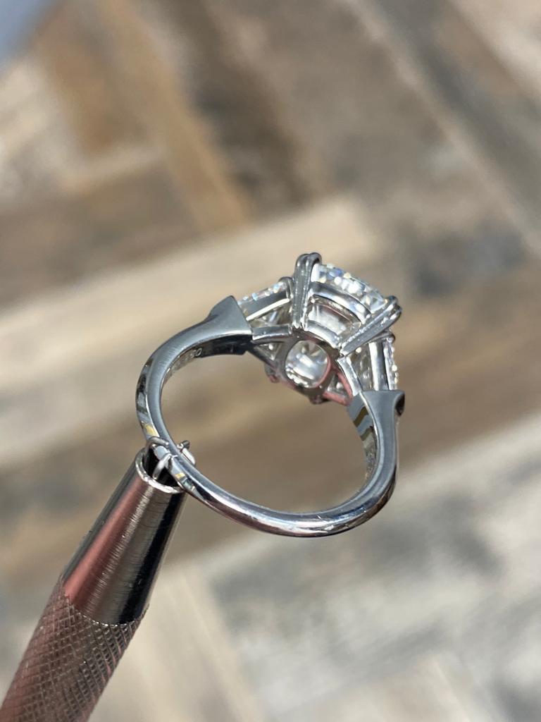 Modern Harry Winston 5.02 Carat Cushion Cut Diamond Engagement Ring