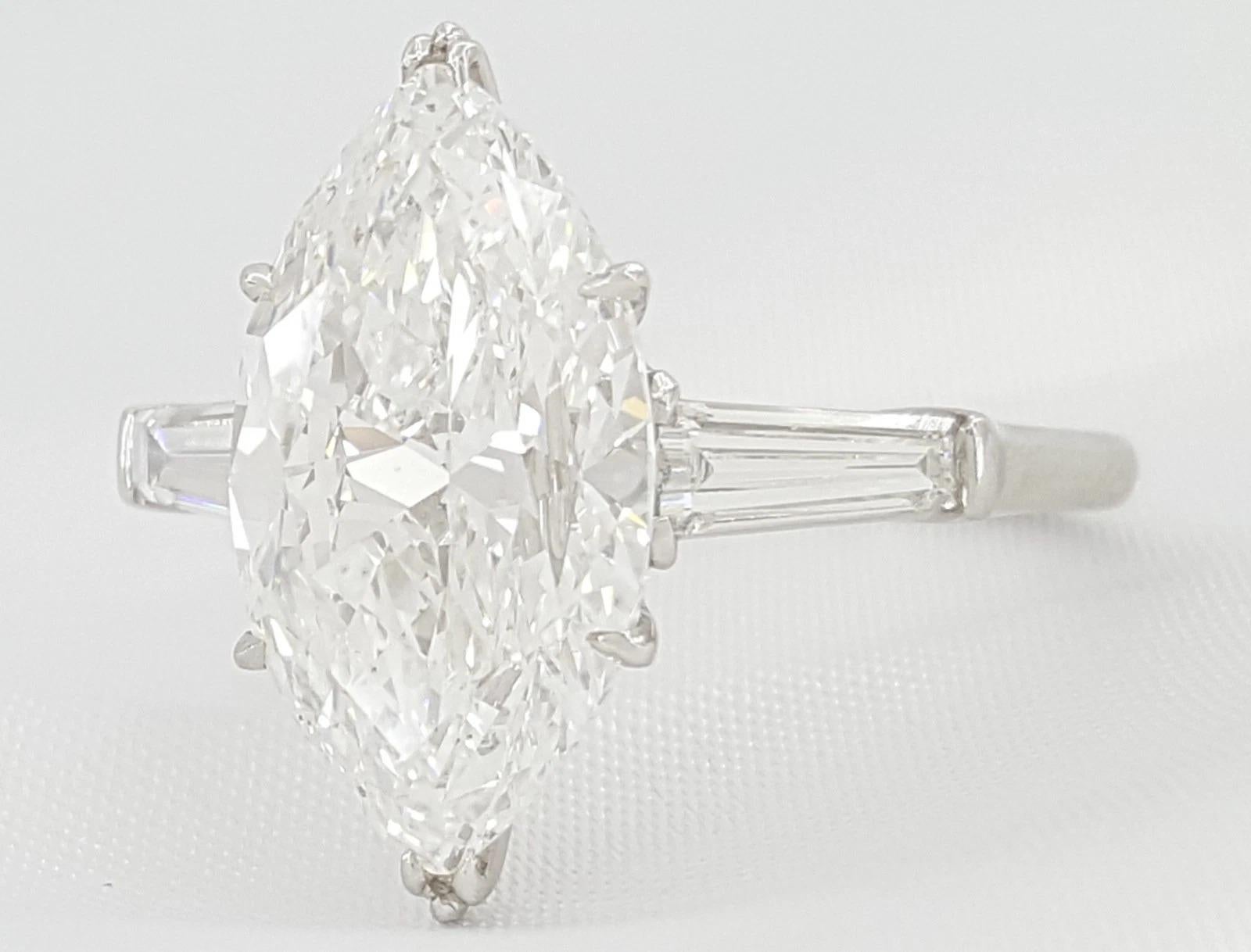 Contemporaneo Anello di fidanzamento in platino con diamante Marquise da 5,72 carati di Harry Winston in vendita