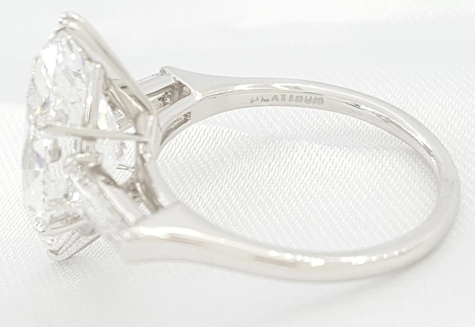 Anello di fidanzamento in platino con diamante Marquise da 5,72 carati di Harry Winston In condizioni ottime in vendita a Chicago, IL