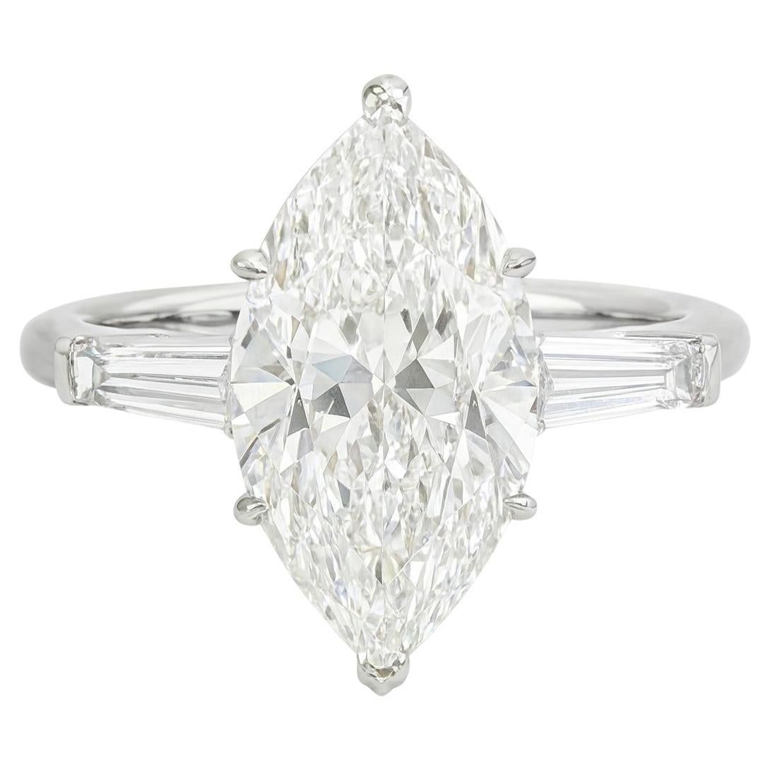 Anello di fidanzamento in platino con diamante Marquise da 5,72 carati di Harry Winston in vendita