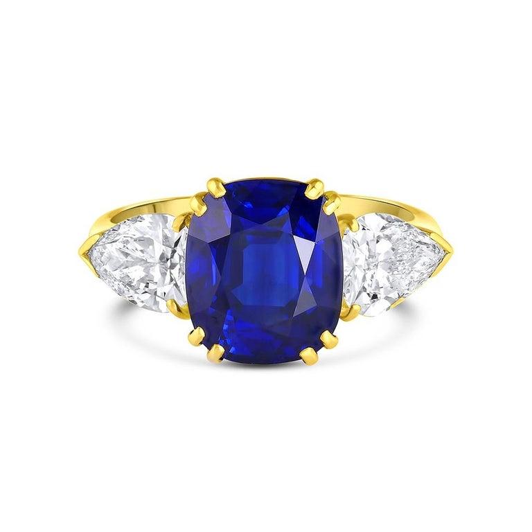 Harry Winston by Jacques Timey a 5ct Natural Unheated Sapphire Diamond Ring. A stunning estate ring of 18k yellow gold with a center 5.53ct natural unheated sapphire and two side diamonds. The ring is stamped by Jacques Timey which is well-renowned