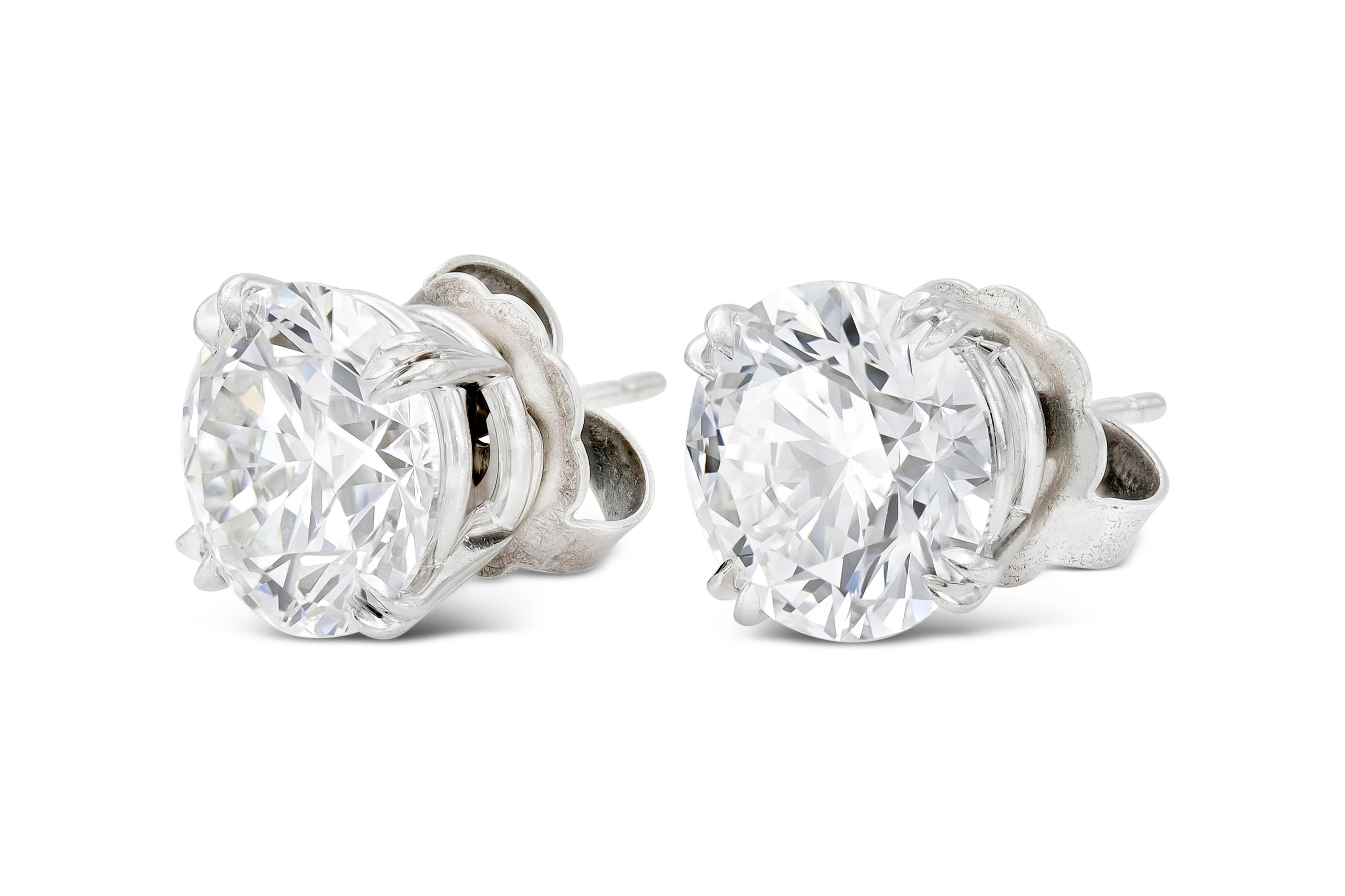 Finely crafted in platinum with two GIA certified Round Brilliant cut diamonds.
One weighs 4.23 carats, E color, VS1 clarity.
GIA #1116844493
The other weighs 4.20 carats, E color, VS1 clarity.
GIA #2121219461
Signed by Harry Winston.
Original