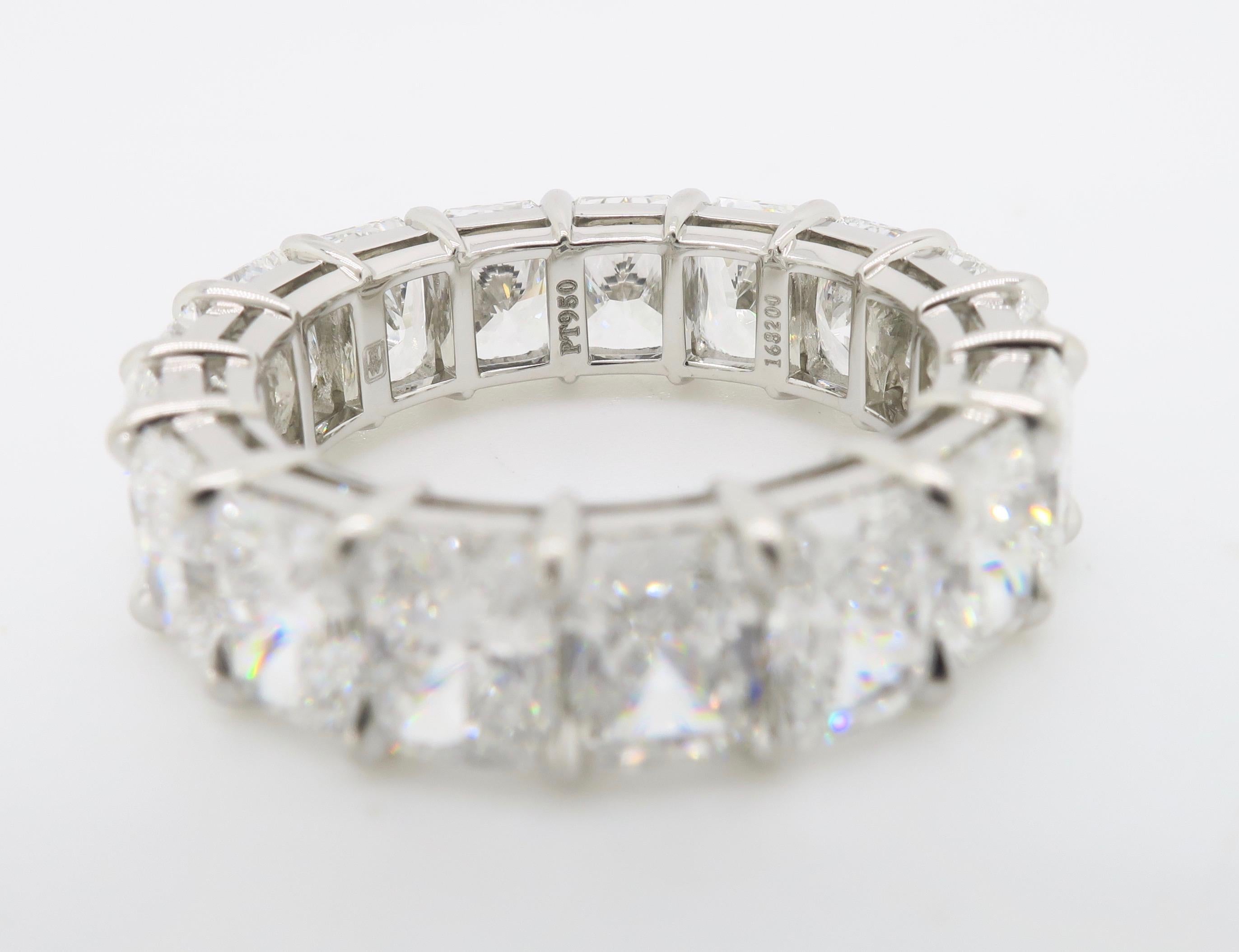 Harry Winston, bague à anneau d'éternité en platine avec diamants taille radiant de 9,35 carats en vente 9
