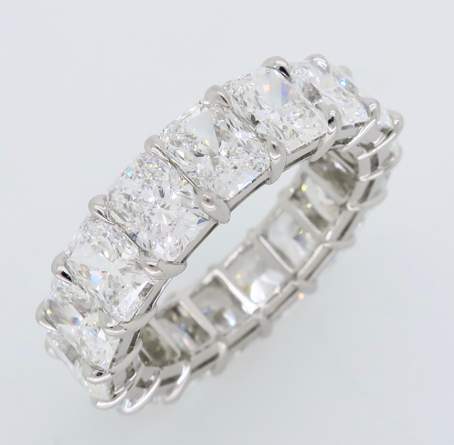Harry Winston, bague à anneau d'éternité en platine avec diamants taille radiant de 9,35 carats en vente 4