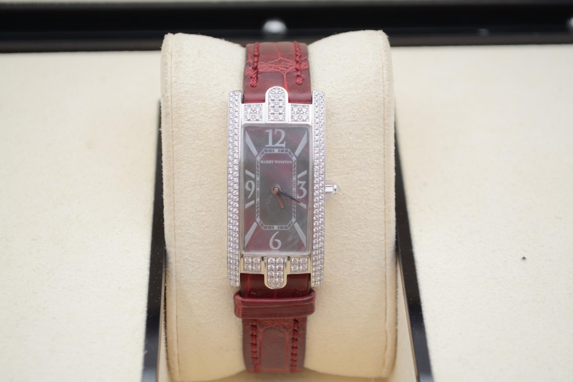 Taille brillant Harry Winston Avenue C 39x19mm Or blanc Nacre Diamants Quartz Ref : 3 en vente